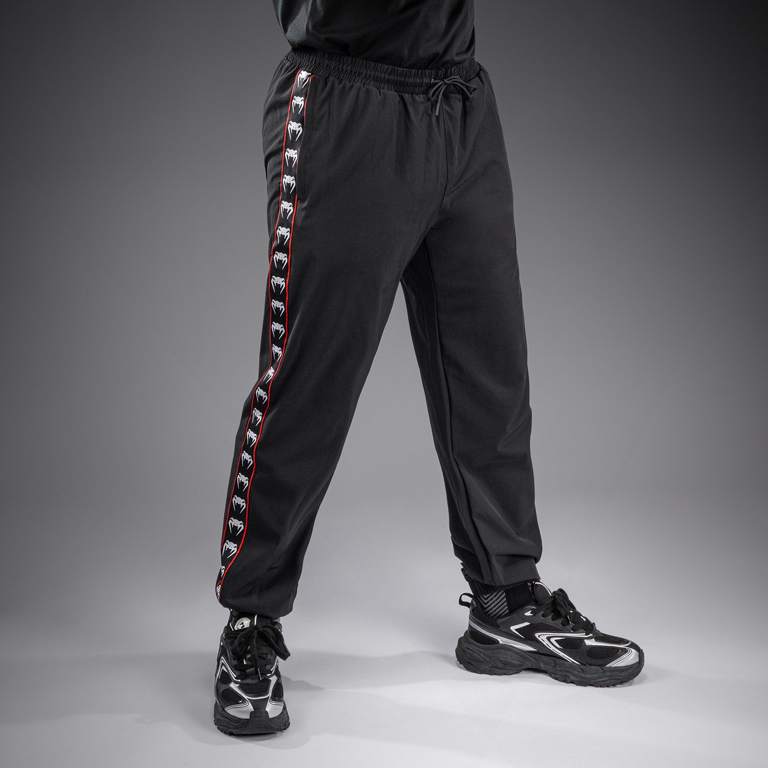 venum-20th-anniversary-jogginghose-schwarz-rot image 2