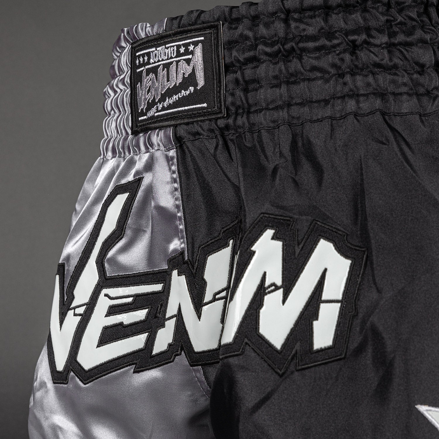 venum-inferno-2-0-muay-thai-shorts-grau-schwarz image 6