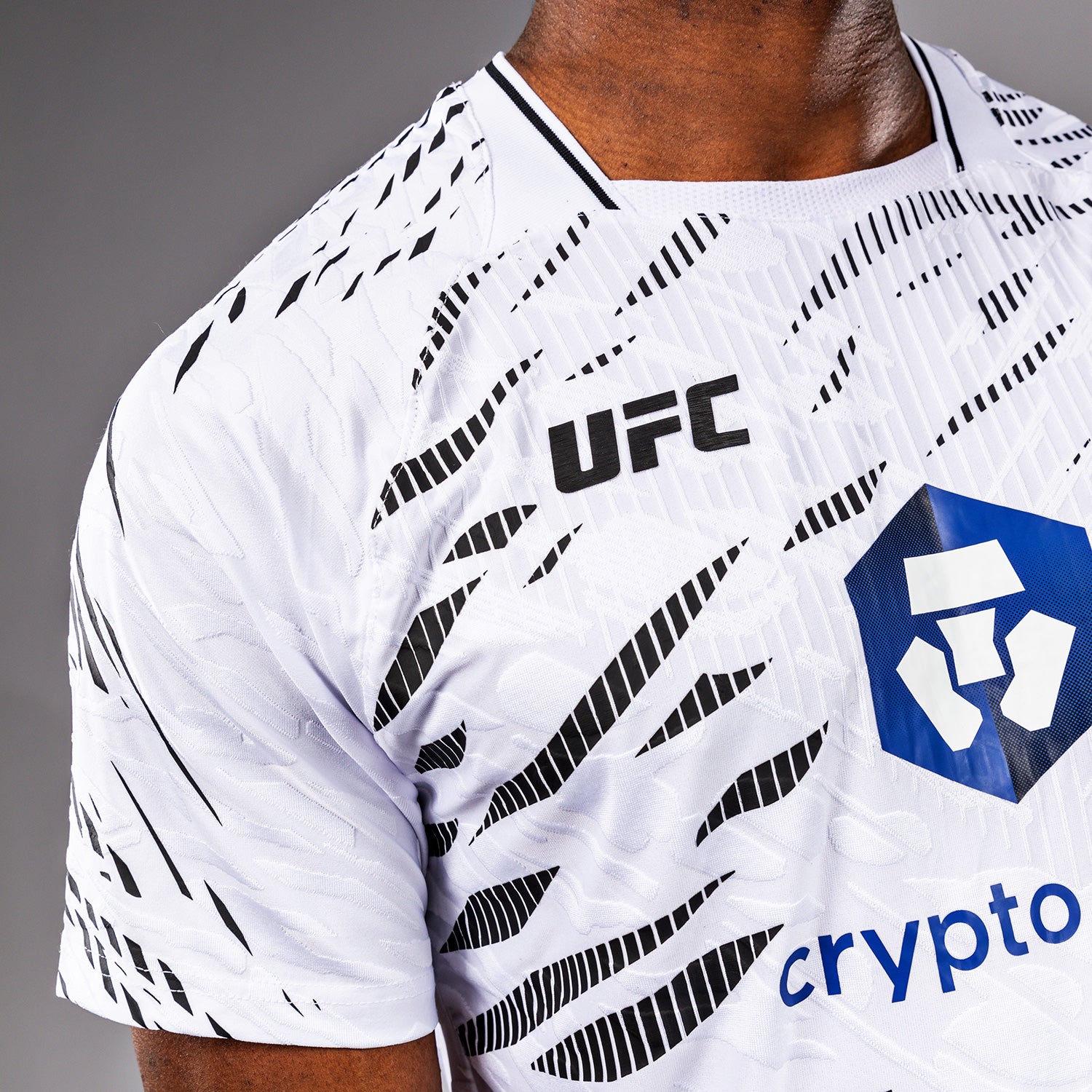 ufc-fusion-by-venum-authentic-fight-night-walkout-jersey-herren-wei image 8