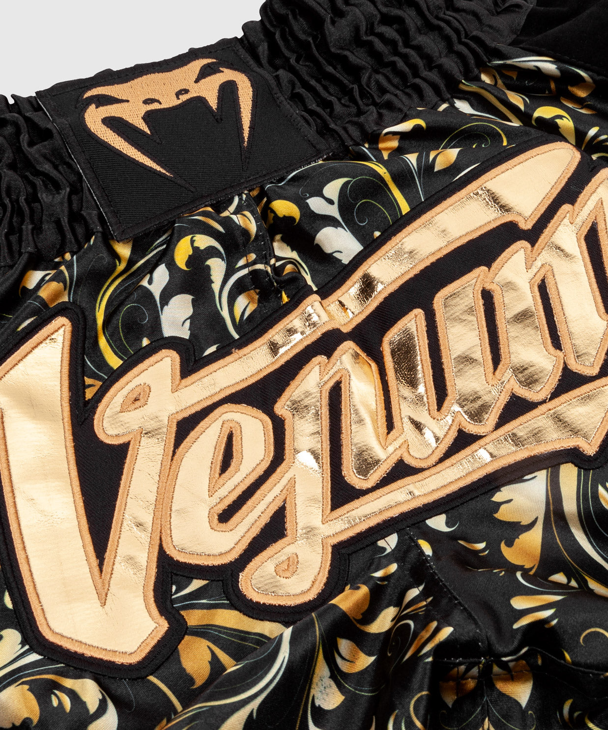 venum-absolute-muay-thai-shorts-schwarz-gold image 4