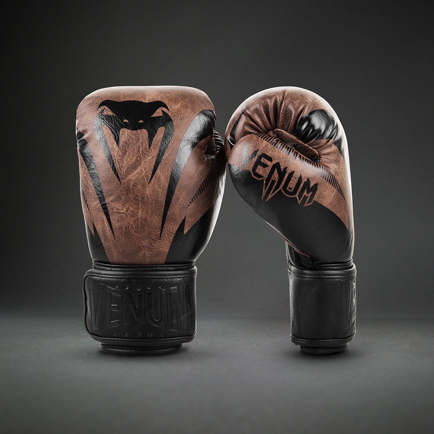 venum-impact-boxhandschuhe-braun image 2