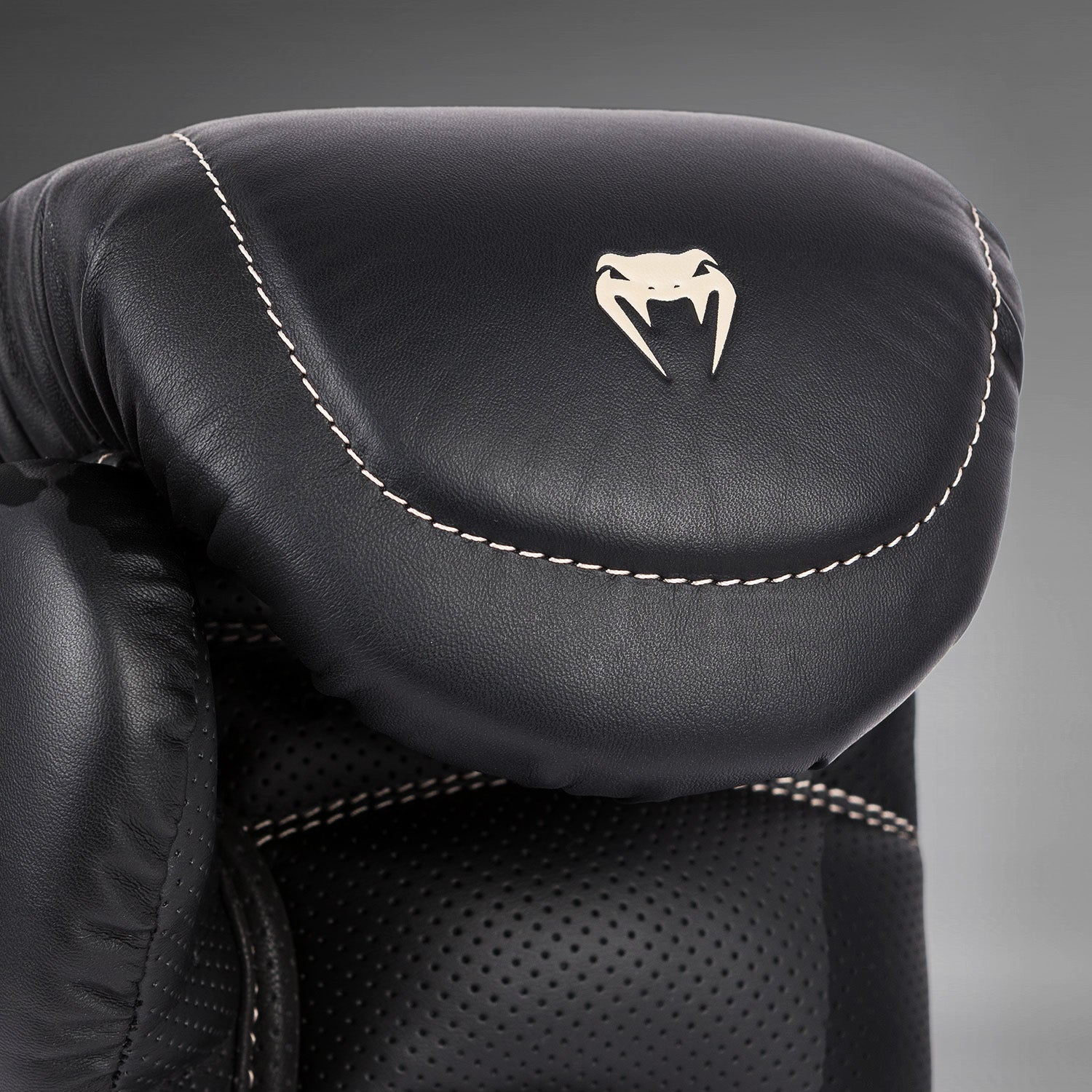 venum-impact-evo-boxhandschuhe-schwarz image 4