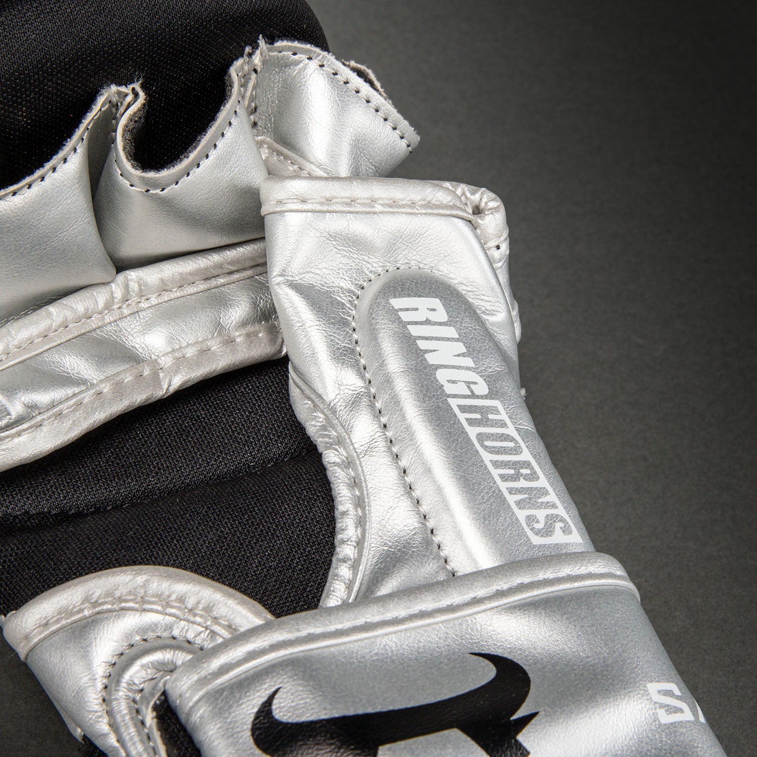 ringhorns-charger-by-venum-mma-sparringhandschuhe-silber-schwarz image 5