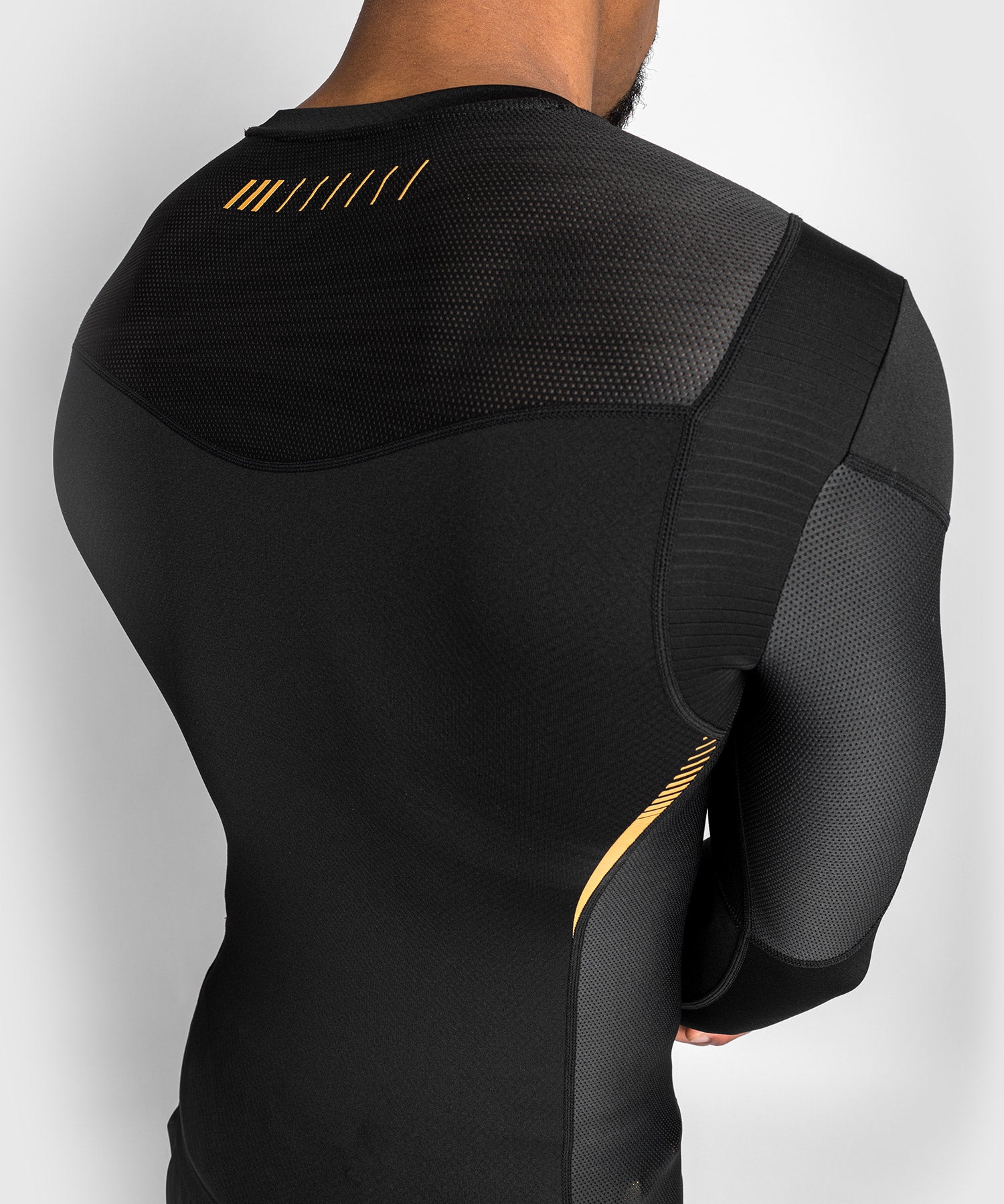 venum-tempest-2-0-kompressionsshirt-langarm-unisex-schwarz-gold image 6