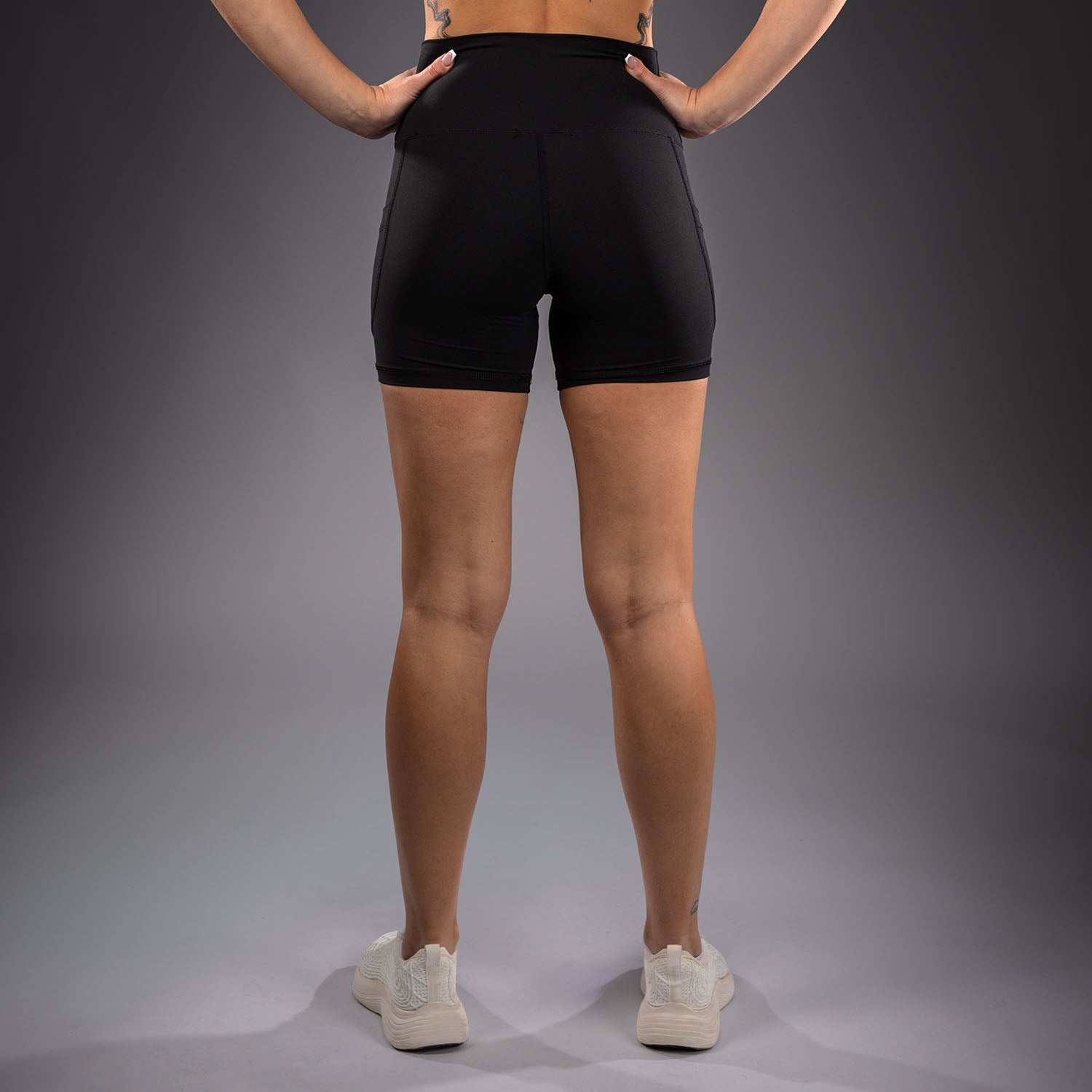 venum-essential-kompressionsshorts-damen-schwarz image 3