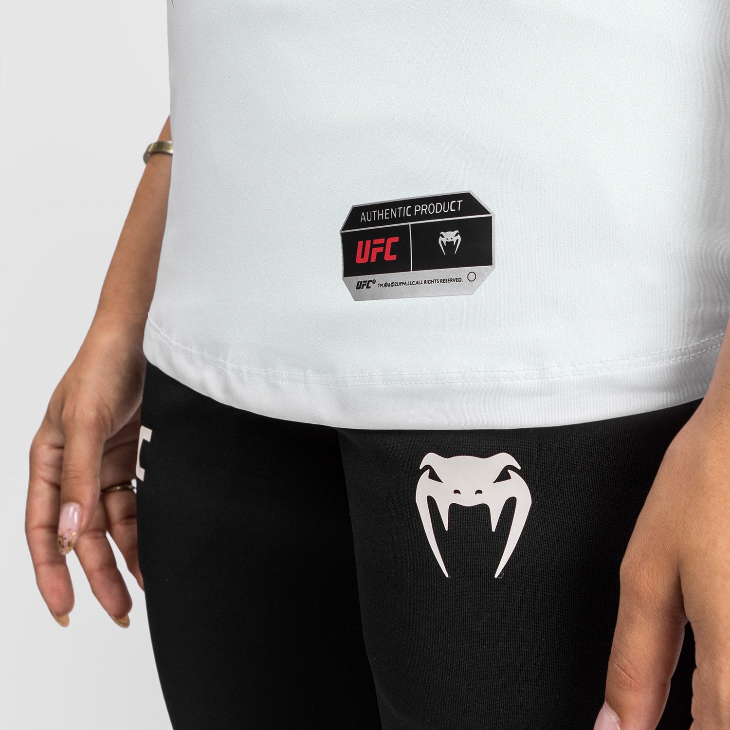 venum-ufc-authentic-fight-night-2-0-frauen-walkout-jersey-wei image 5