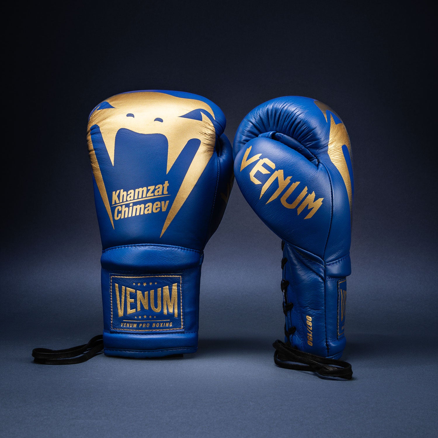venum-giant-2-0-khamzat-chimaev-pro-boxhandschuhe-blau-gold image 3