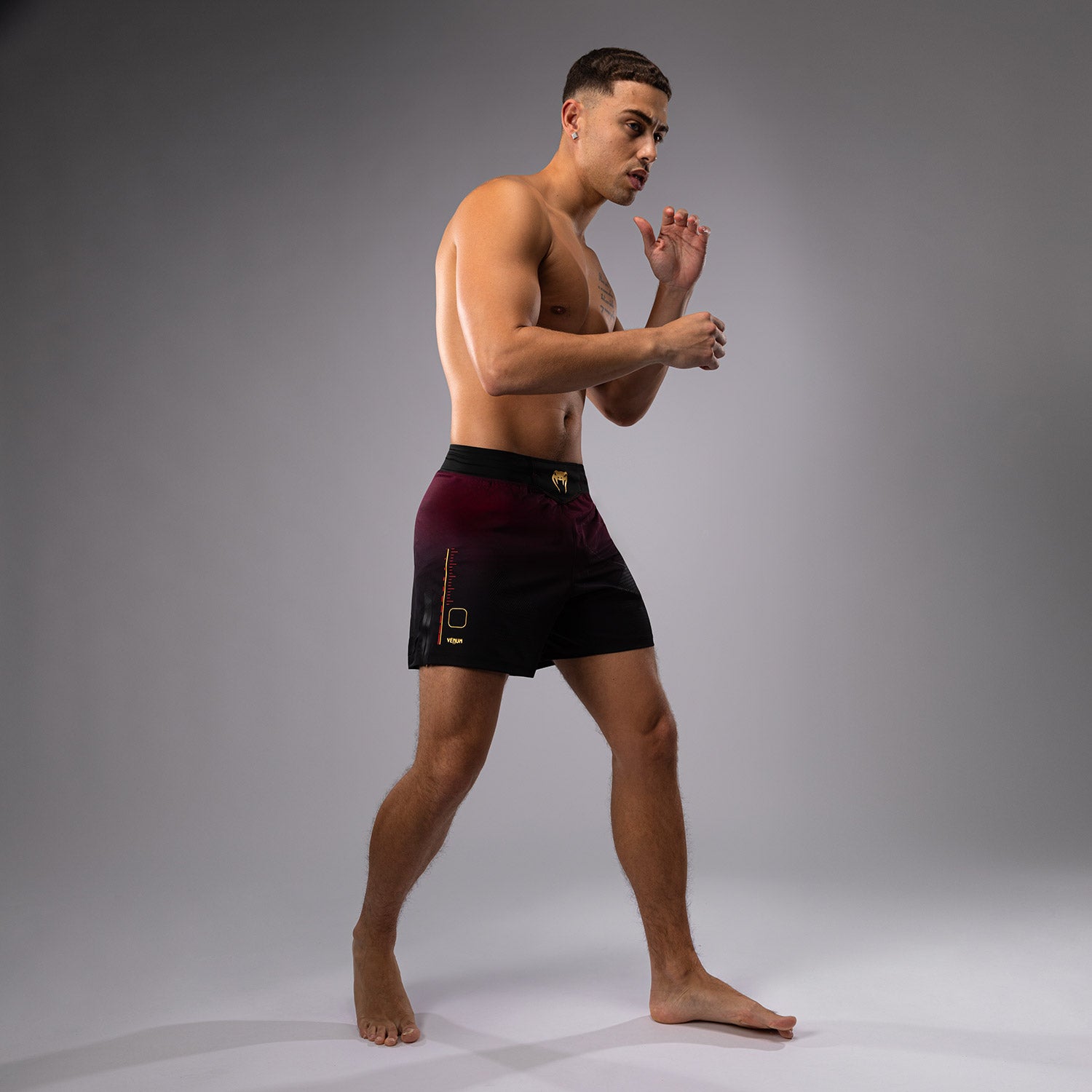 venum-tactical-xt-fight-shorts-schwarz-burgund-gold image 5