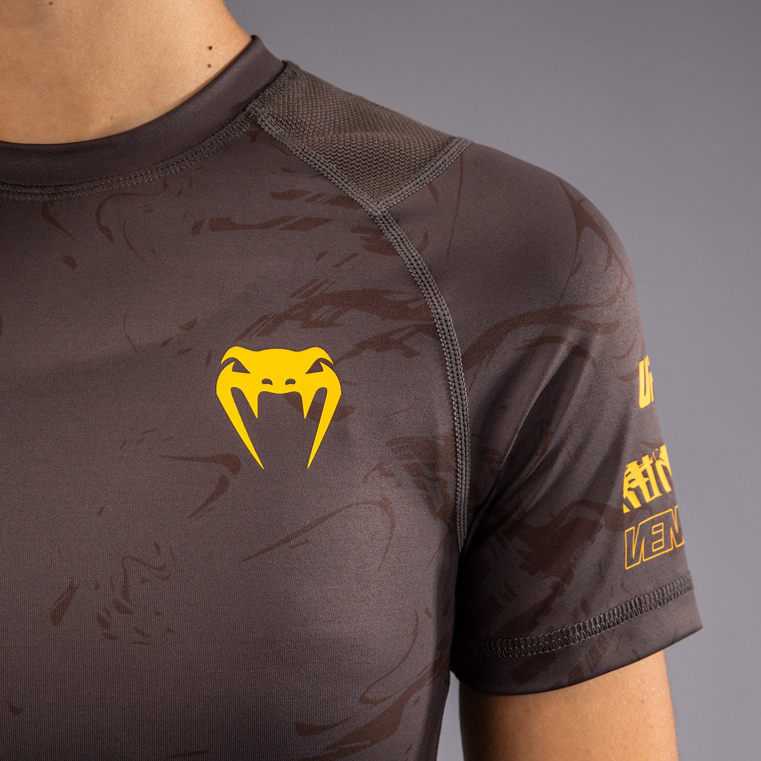 venum-ufc-fusion-fight-week-performance-rashguard-damen-kurzarm-erdiges-braun image 5