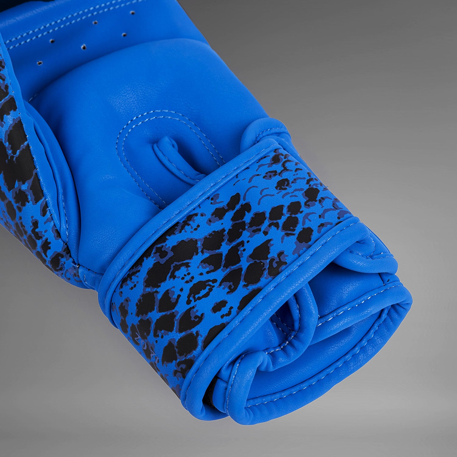 venum-amazonia-boxhandschuhe-ultramarinblau image 5