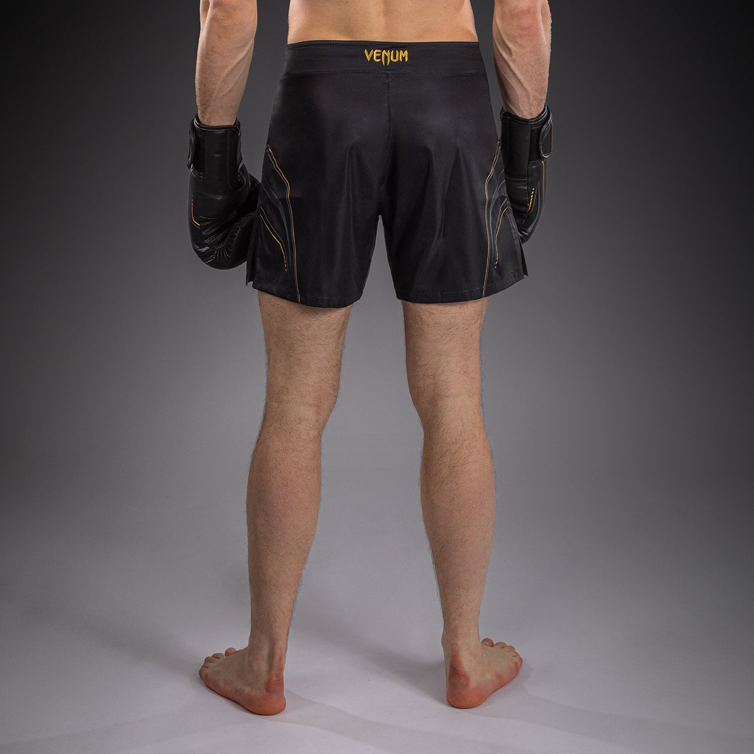 venum-streamline-fightshorts-schwarz-gold-herren-mma-shorts image 5