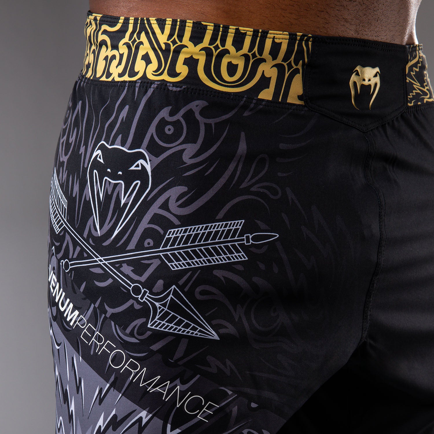 venum-wolf-atak-fightshorts-herren-schwarz-grau image 6