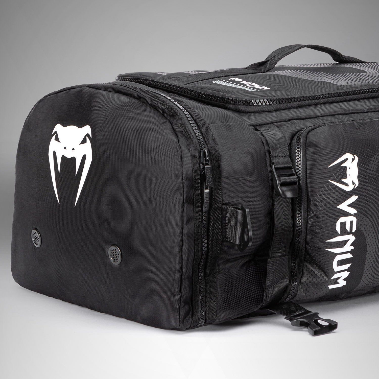 venum-shockwave-sporttasche-convertible-60l-schwarz image 5