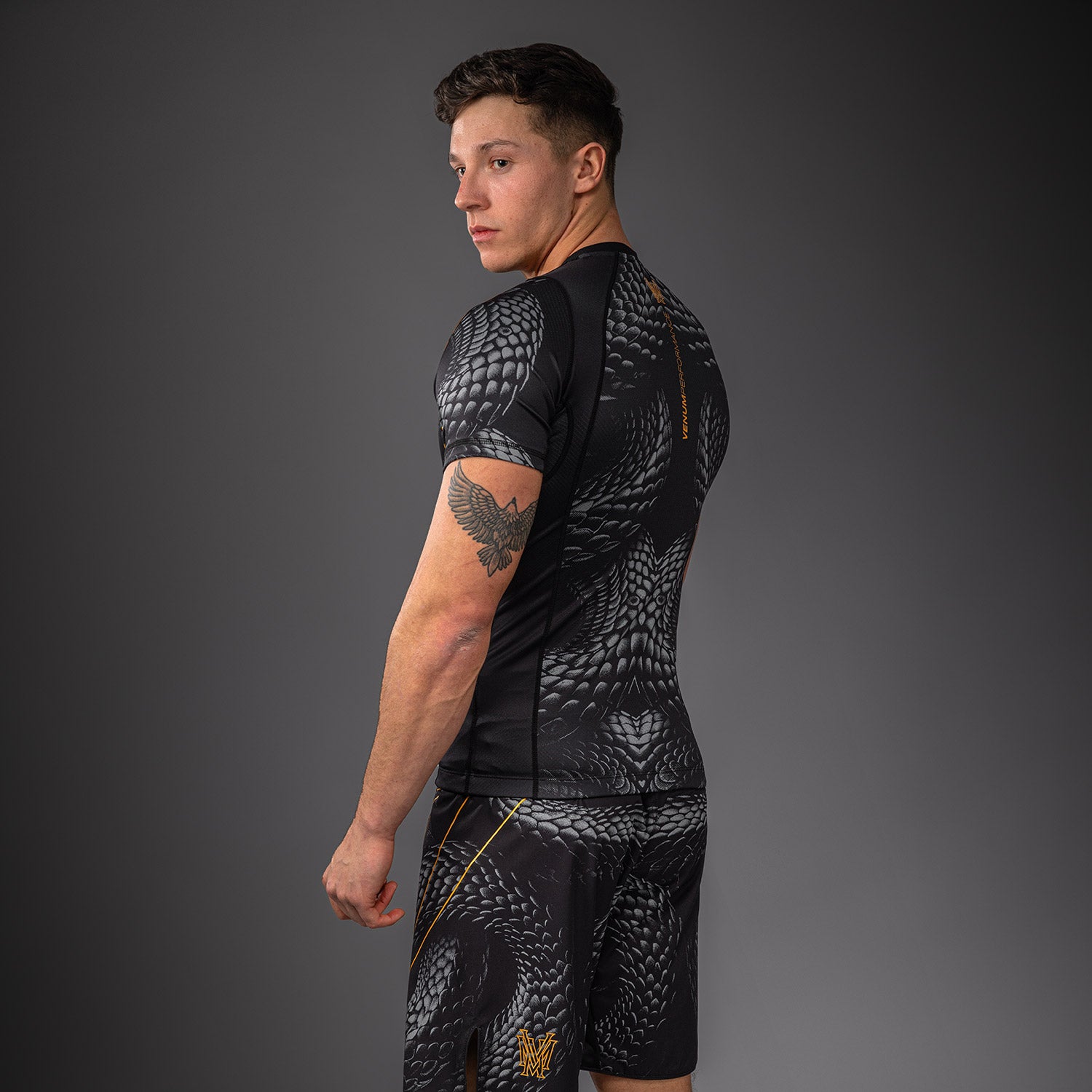 venum-matupa-kurzarm-rashguard-schwarz-grau-gold image 4