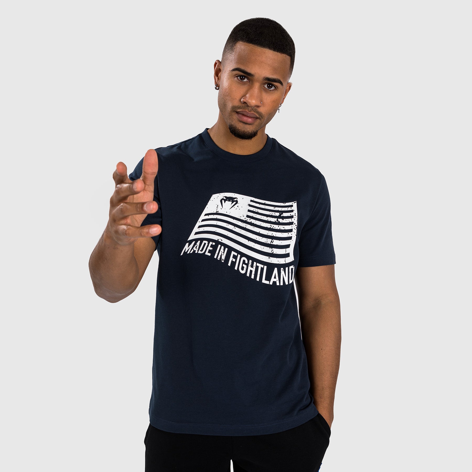 venum-made-in-fightland-t-shirt-herren-marineblau-wei image 3