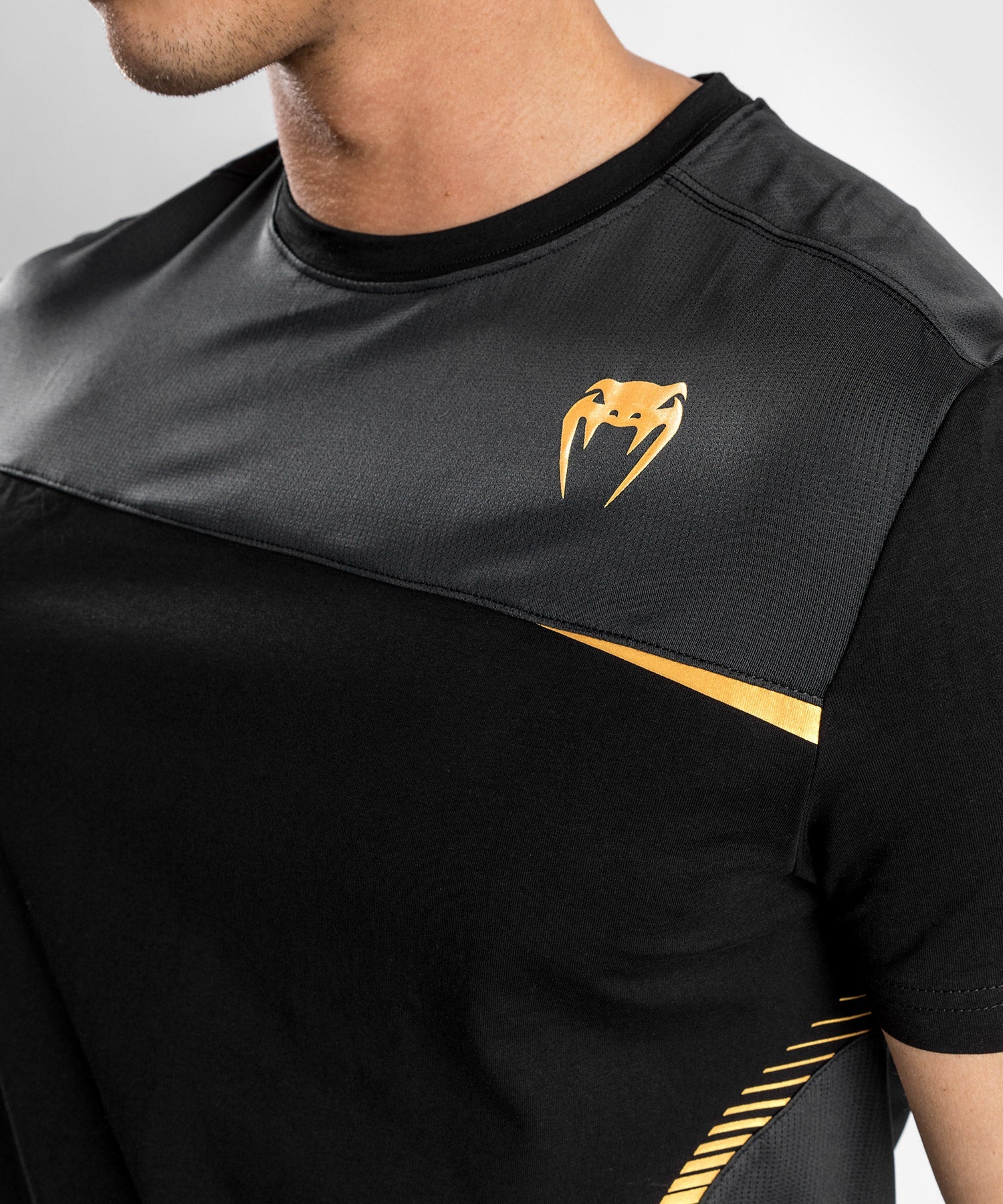 venum-tempest-2-0-t-shirt-schwarz-gold image 6
