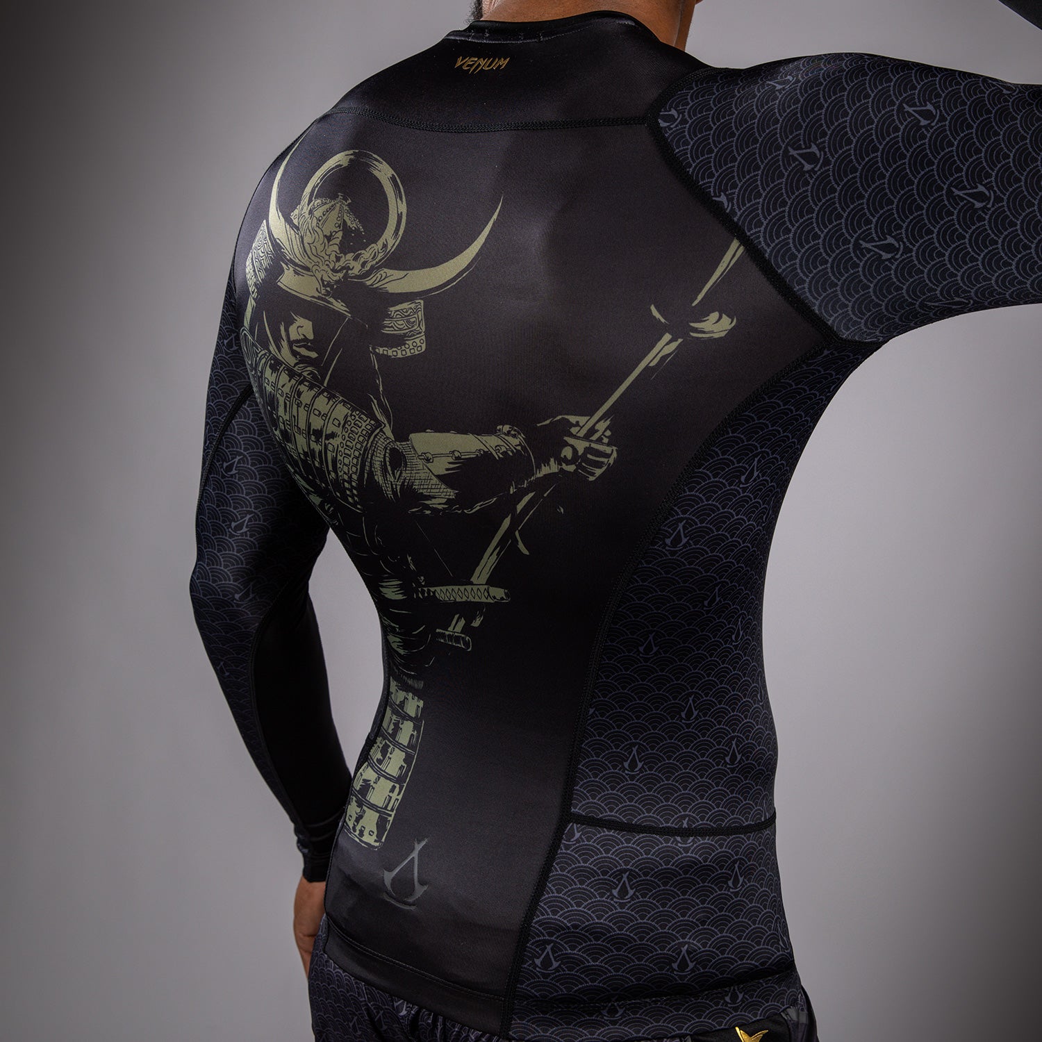 venum-x-assassin-s-creed-shadows-rashguard-langarm-schwarz-herren image 8