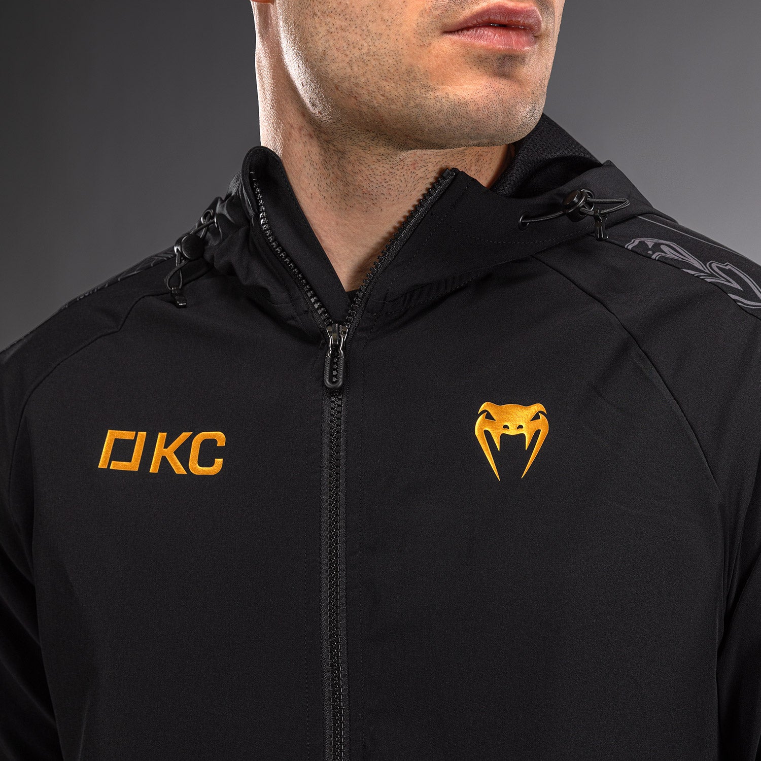 venum-karate-combat-trainingsjacke-herren-schwarz-grau image 6