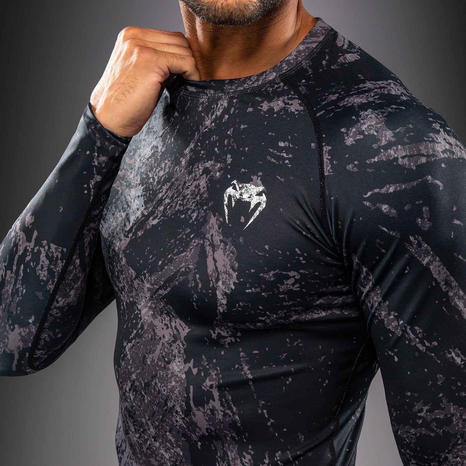 venum-rage-workout-langarm-rashguard-schwarz-grau image 4