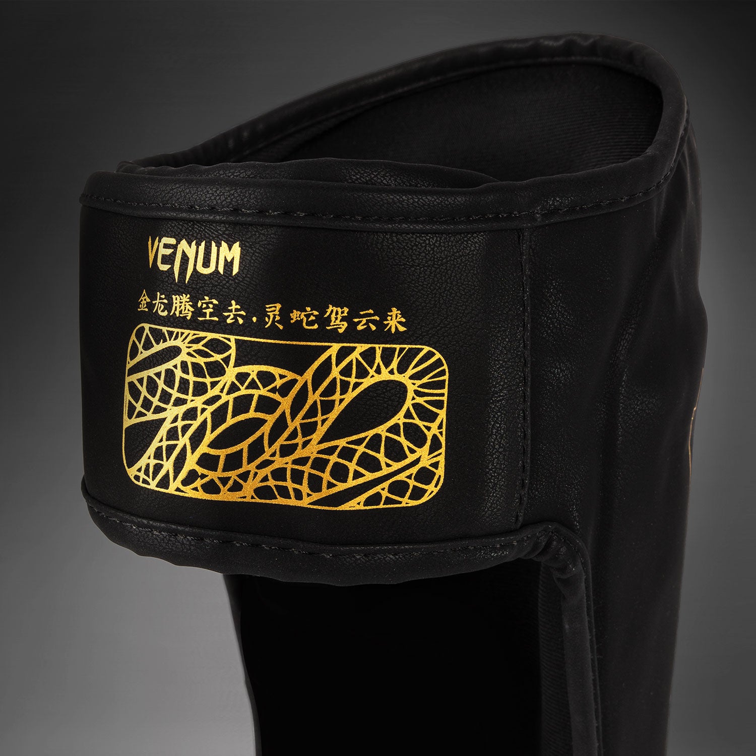 venum-serpenti-schienbeinschoner-schwarz-silber-gold image 5