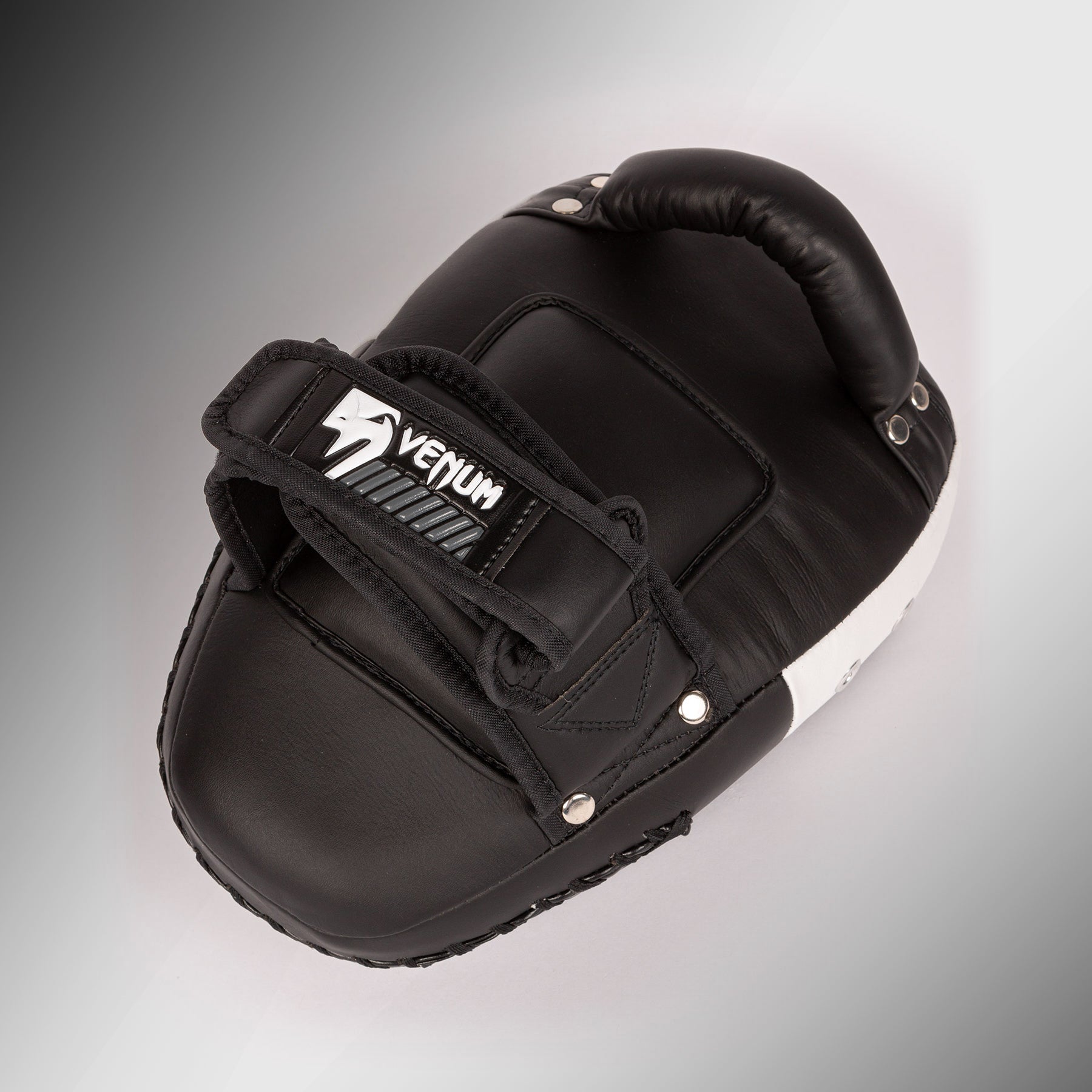 venum-pro-boxhandschuhe-big-punch-pratzen-paar-khaki-gold image 4