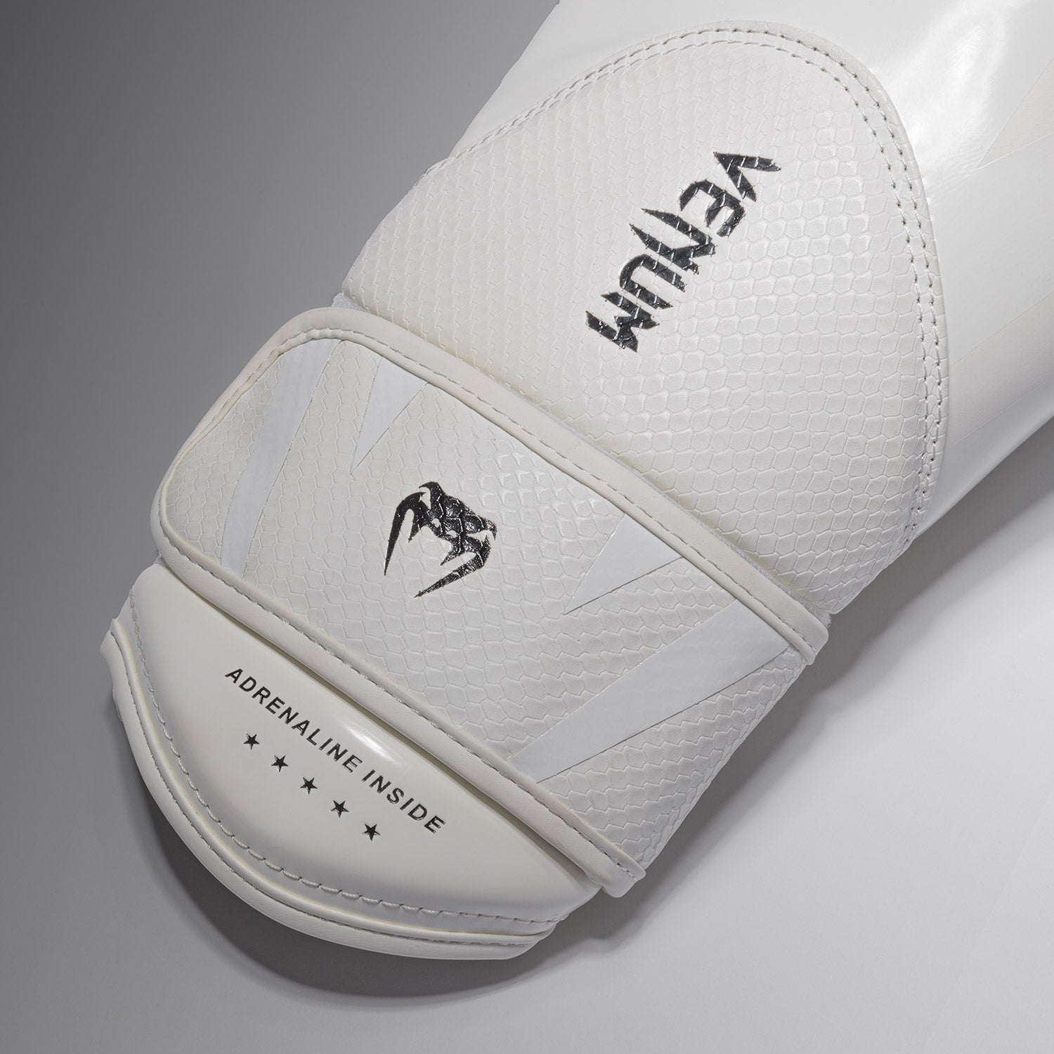 venum-challenger-4-0-scales-boxhandschuhe-elfenbein image 4
