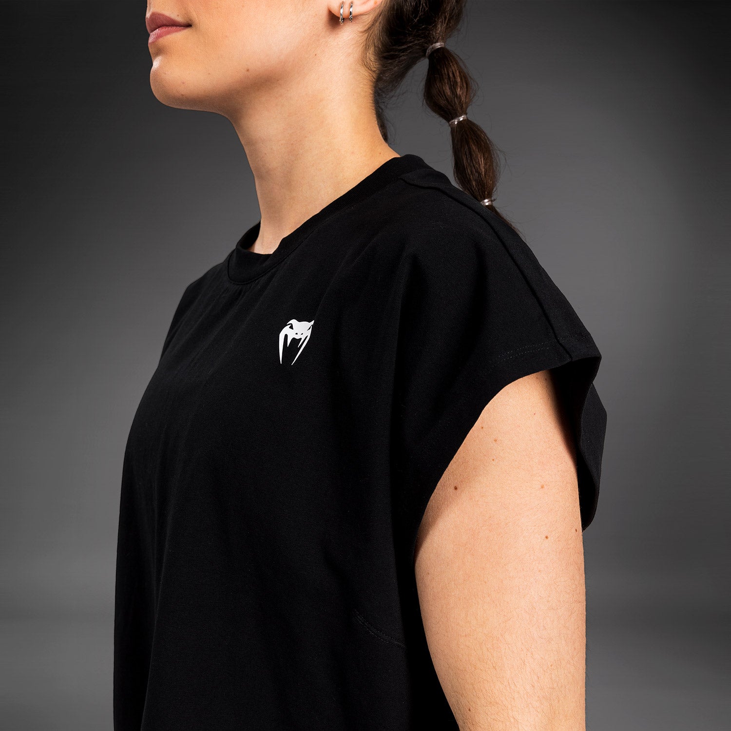 venum-abyss-damen-cropped-t-shirt-tiefes-schwarz image 6