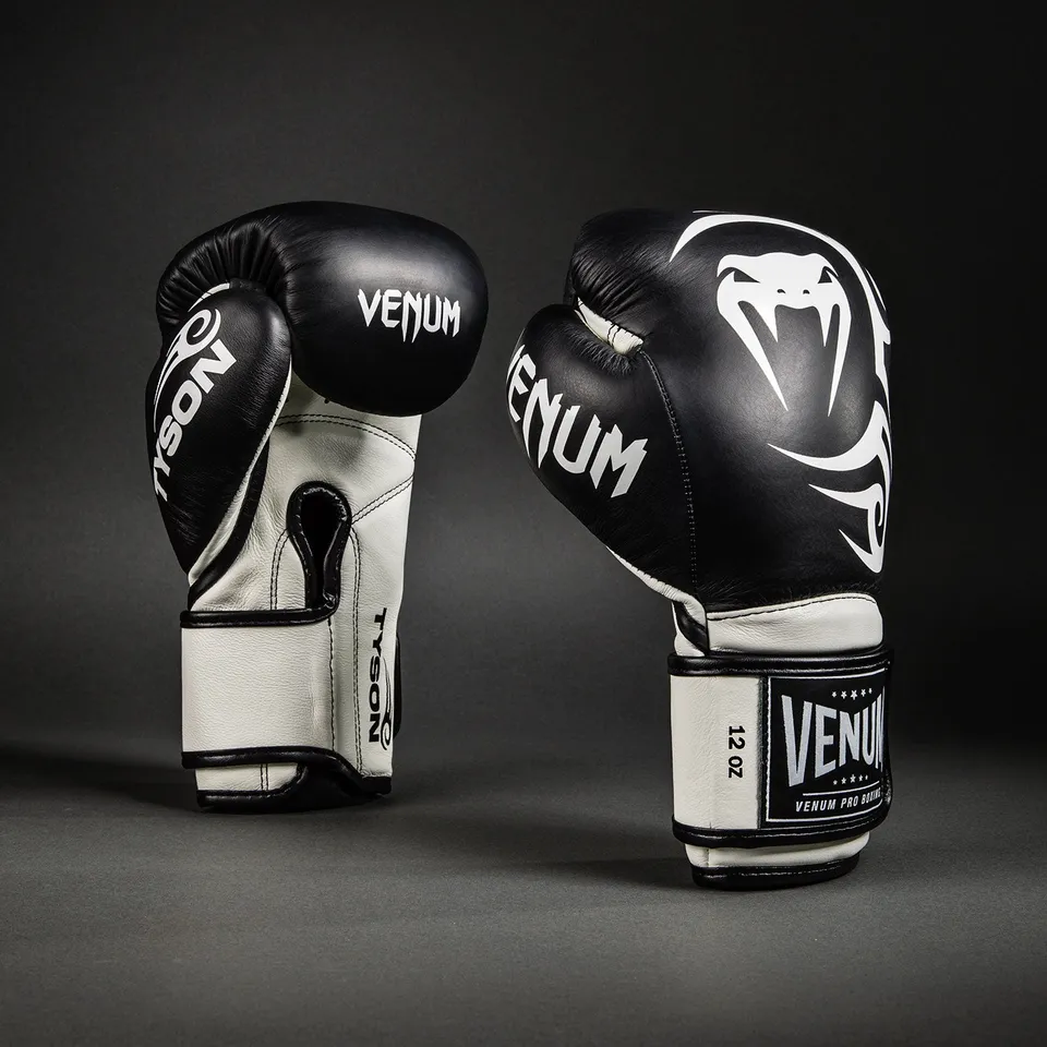 venum-giant-2-0-mike-tyson-pro-boxhandschuhe-tiefschwarz-optisch-wei image 1