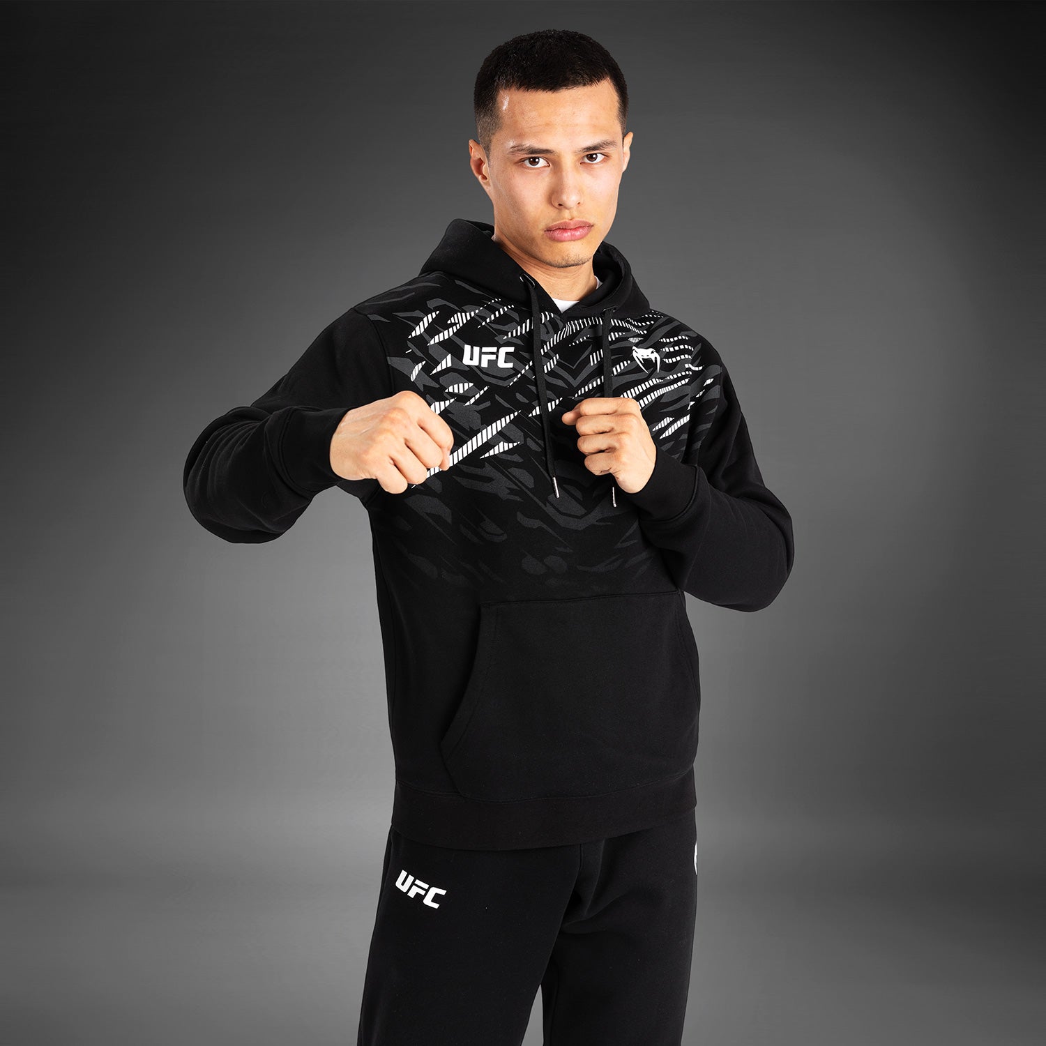 ufc-fusion-by-venum-replica-herren-pullover-hoodie-schwarz image 7