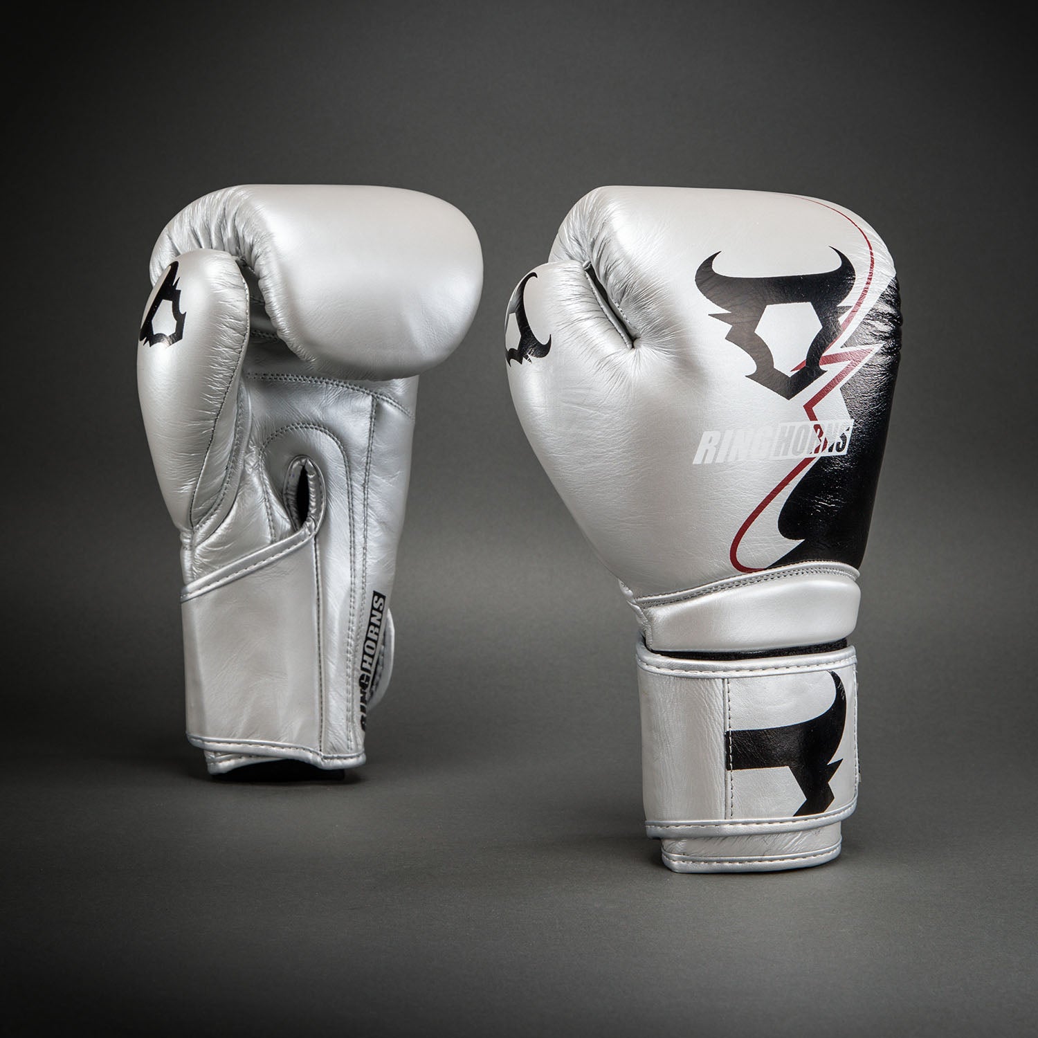 ringhorns-charger-by-venum-boxhandschuhe-silber-schwarz image 1