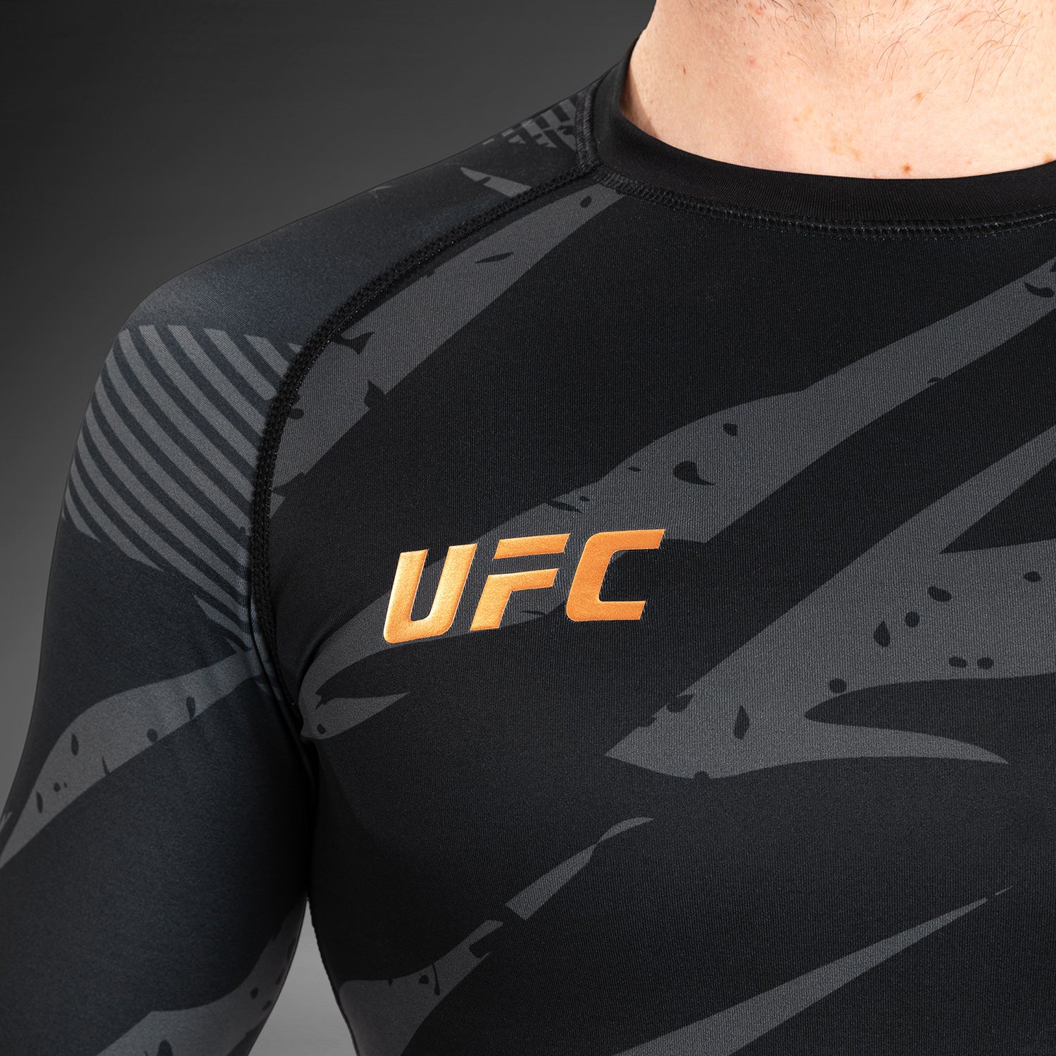 venum-ufc-adrenaline-fight-week-performance-langarm-rashguard-urban-camo-herren image 3