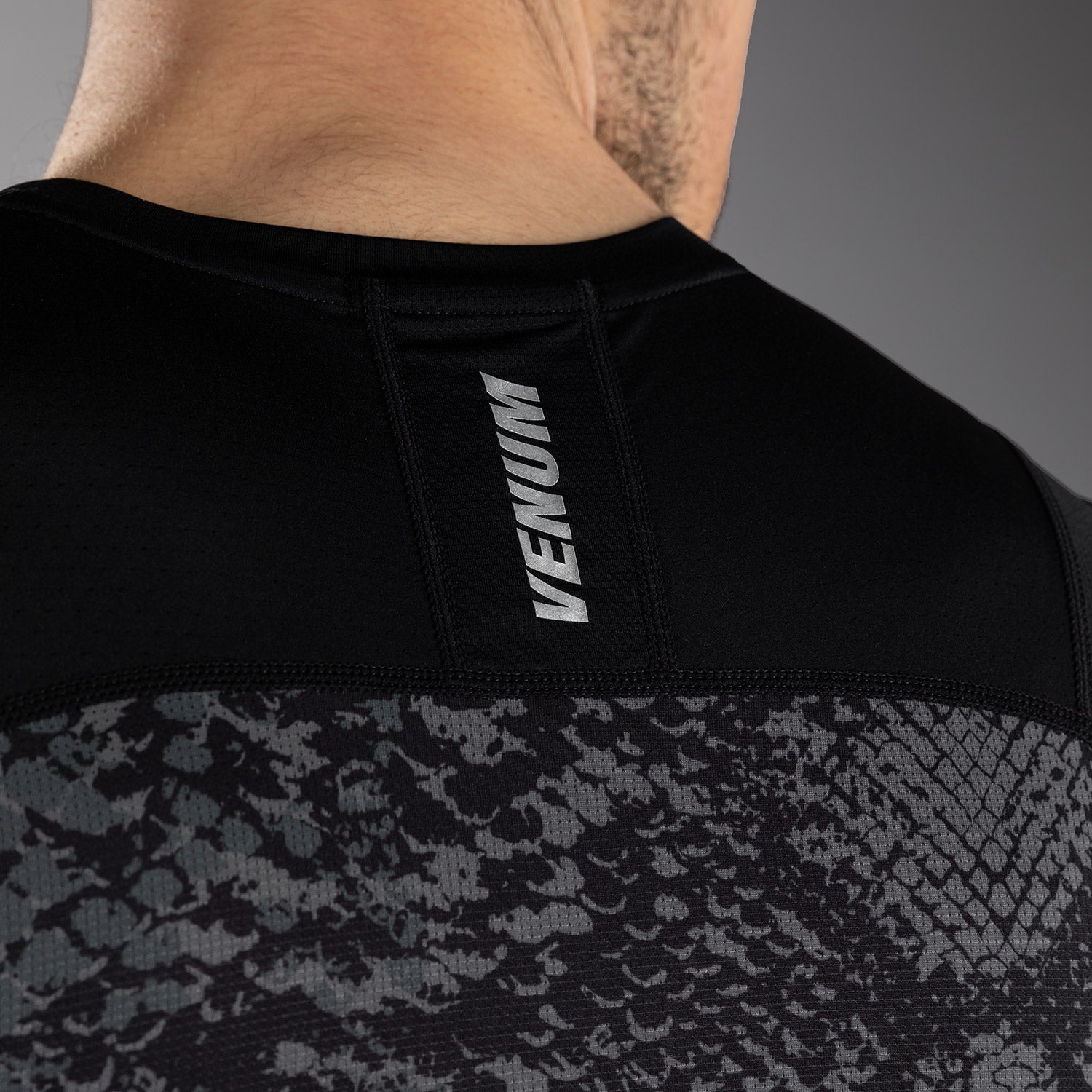 venum-g-fit-scales-rashguard-herren-rmellos-schwarz-anthrazitgrau image 6