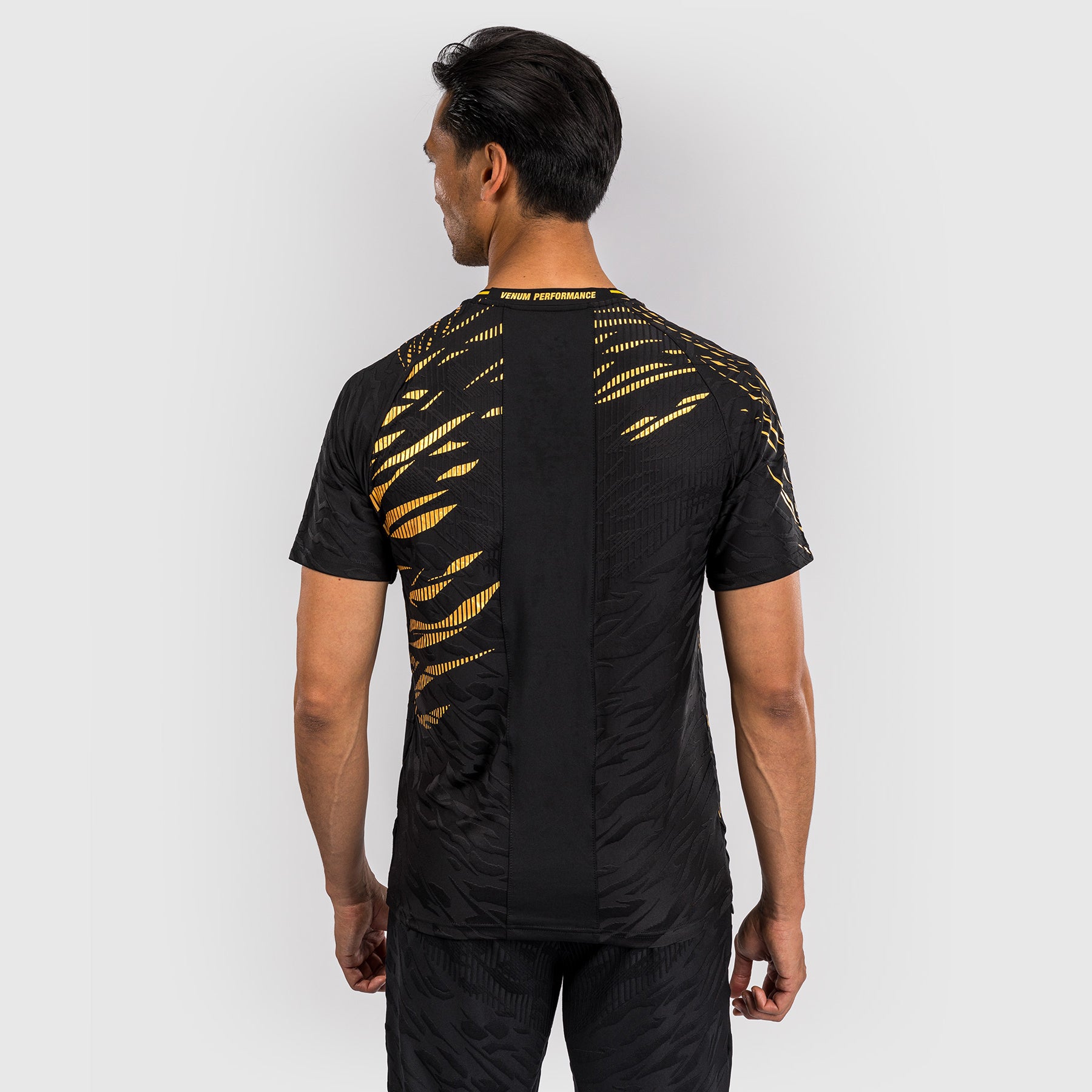 ufc-fusion-by-venum-authentic-fight-night-walkout-jersey-herren-champion image 1