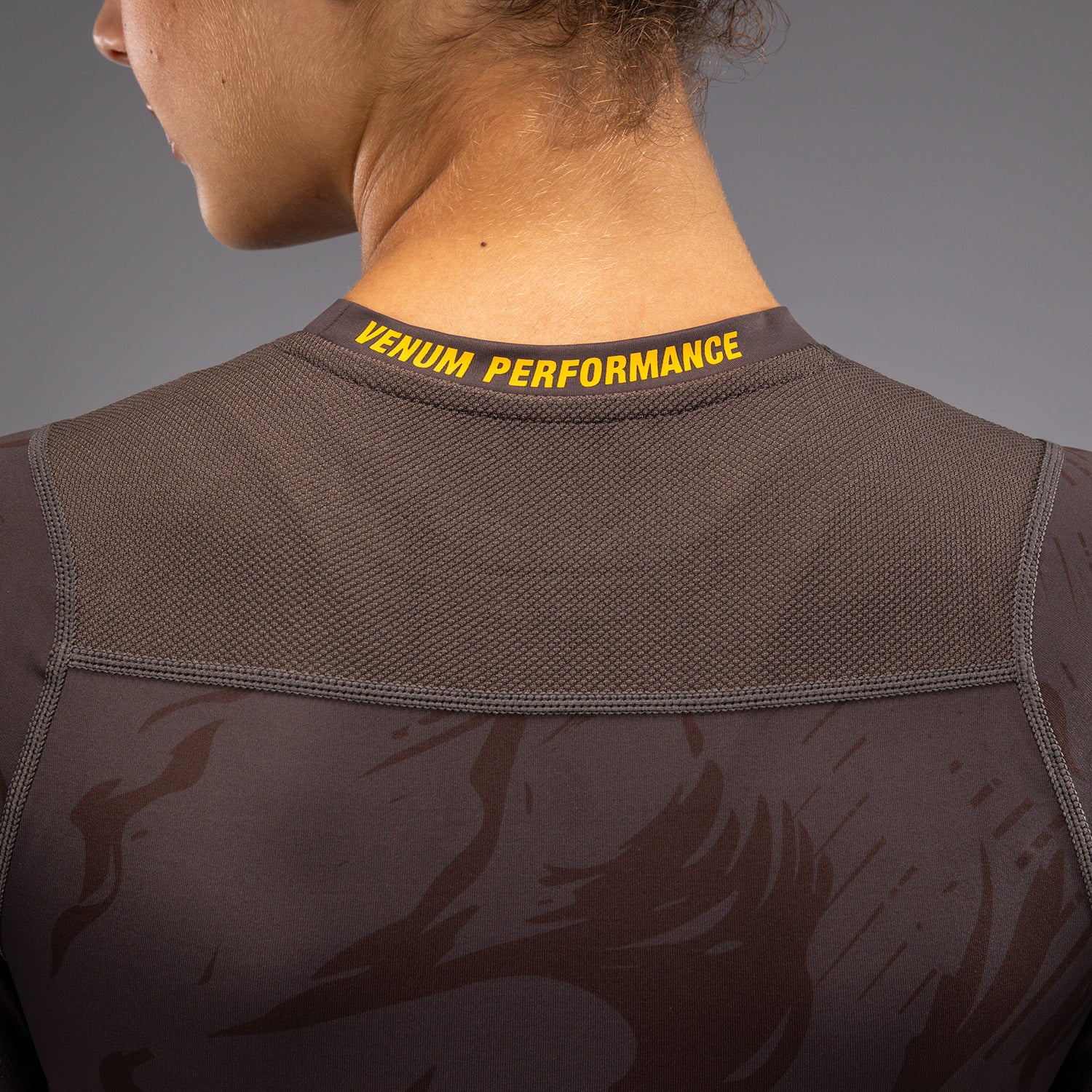 venum-ufc-fusion-fight-week-performance-rashguard-damen-kurzarm-erdiges-braun image 7