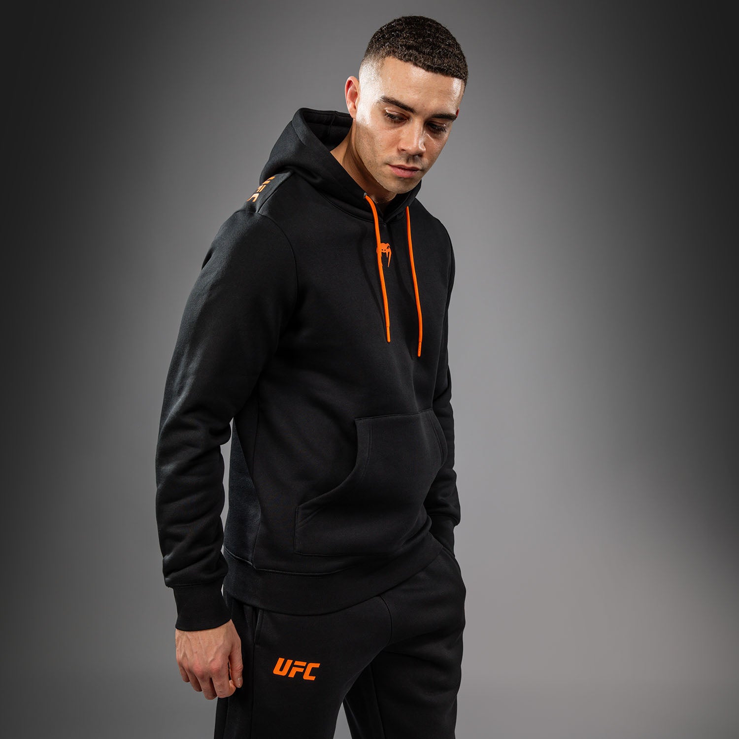 ufc-zenith-by-venum-authentic-fight-week-pullover-hoodie-herren-schwarz image 3