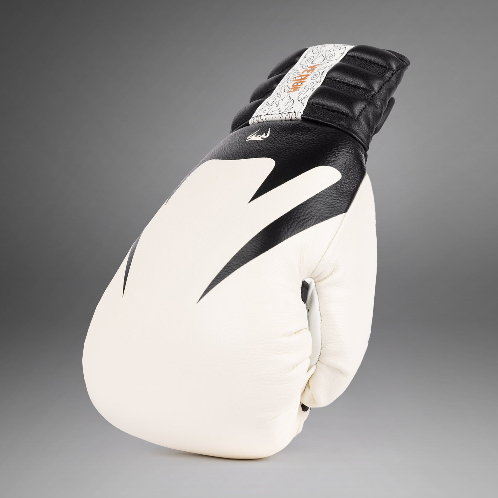 venum-reverso-boxhandschuhe-schnee-wei-schwarz-aus-leder image 8