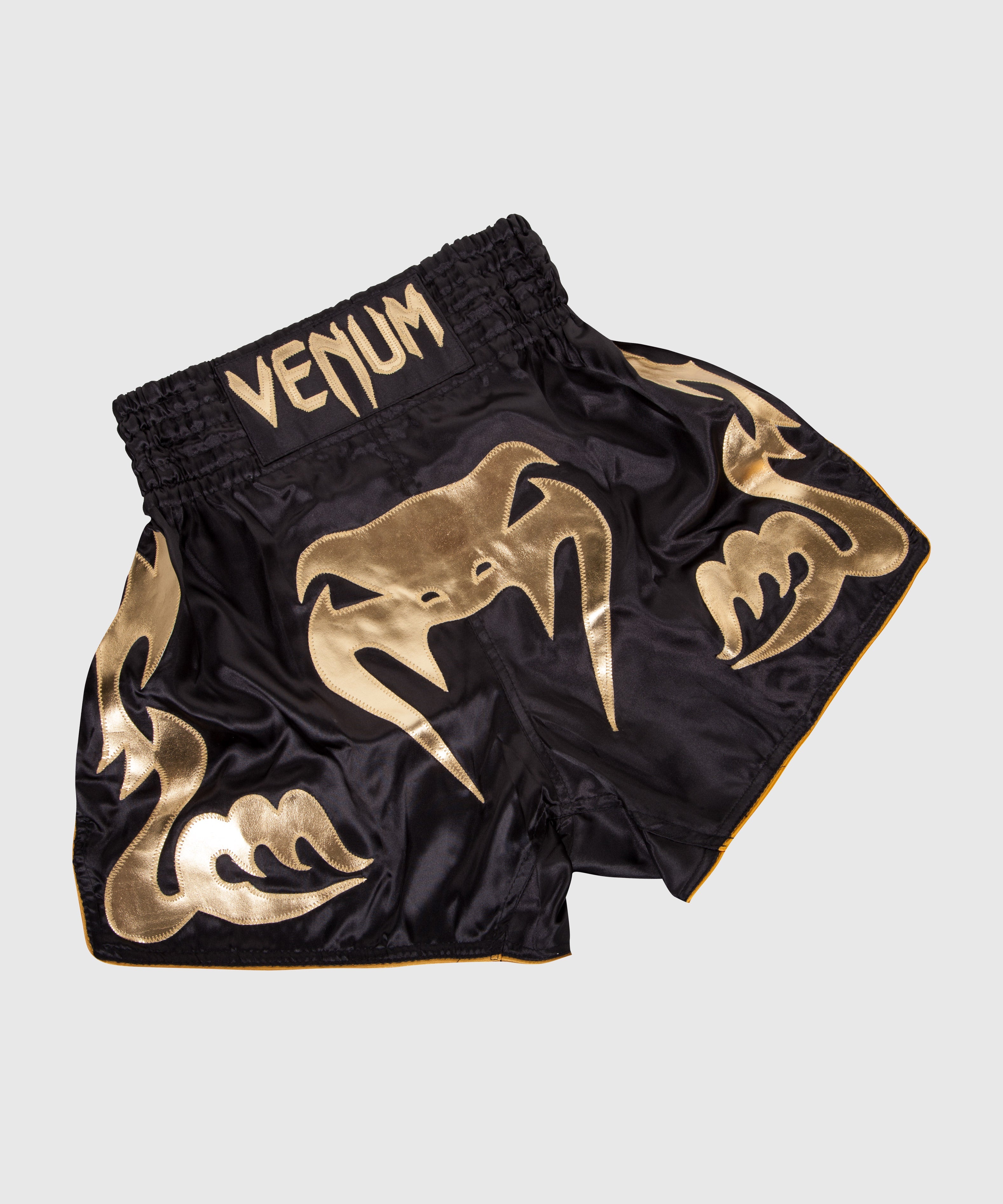 venum-bangkok-inferno-muay-thai-shorts-schwarz-gold image 1