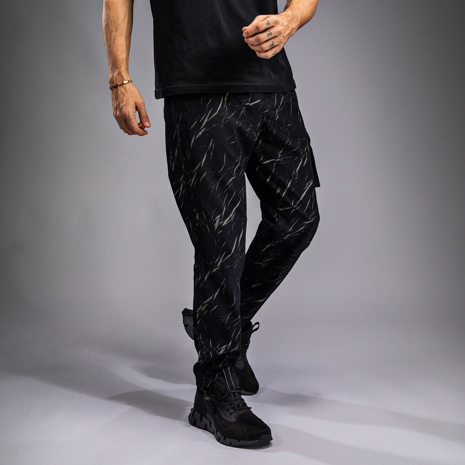 venum-trooper-herren-trainingshose-schwarz-sandstein image 2