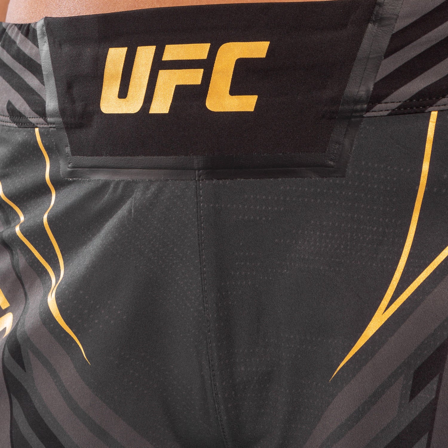 ufc-venum-authentic-fight-night-damen-shorts-short-fit-champion-schwarz-gold image 4
