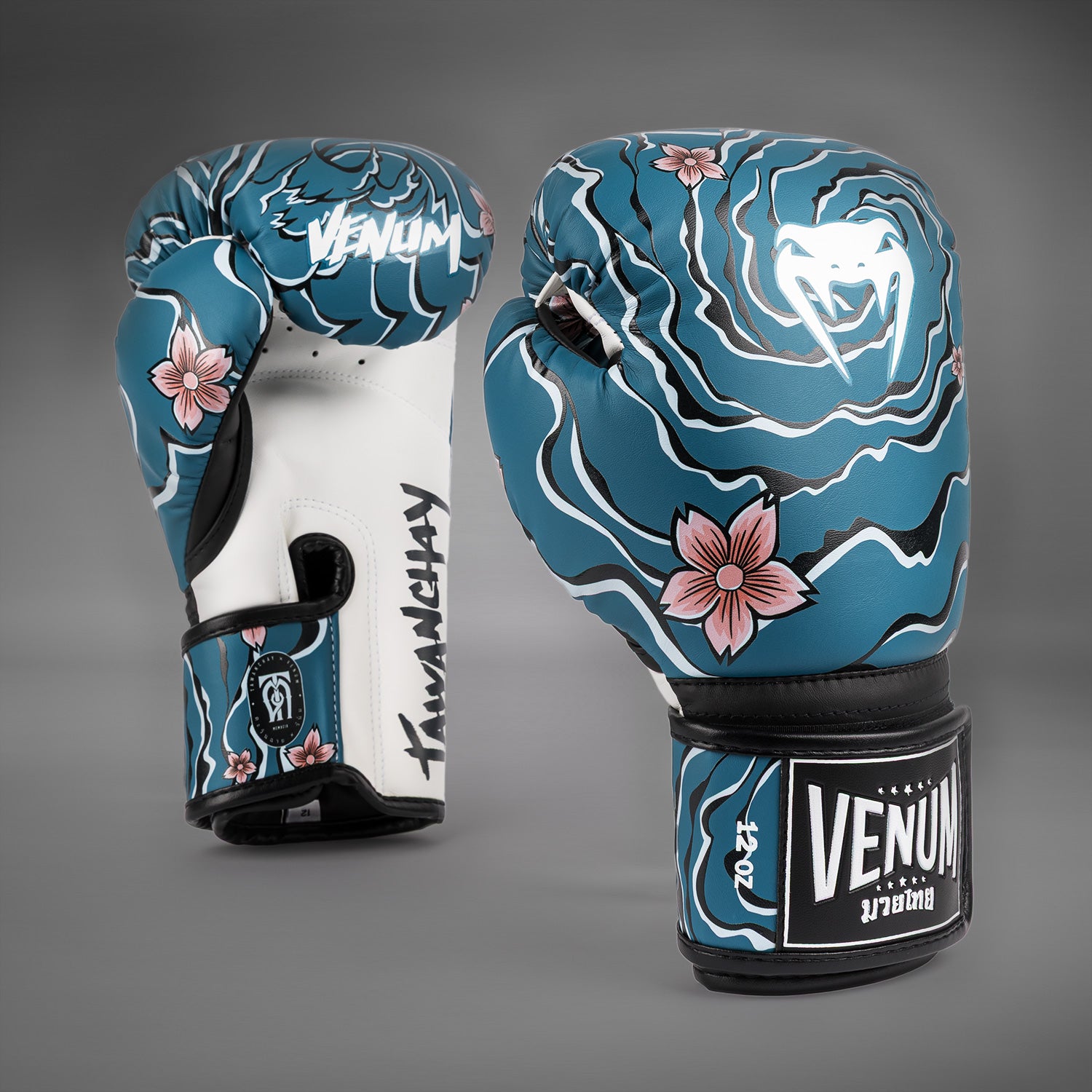 venum-x-tawanchay-boxhandschuhe-blau-wei image 2