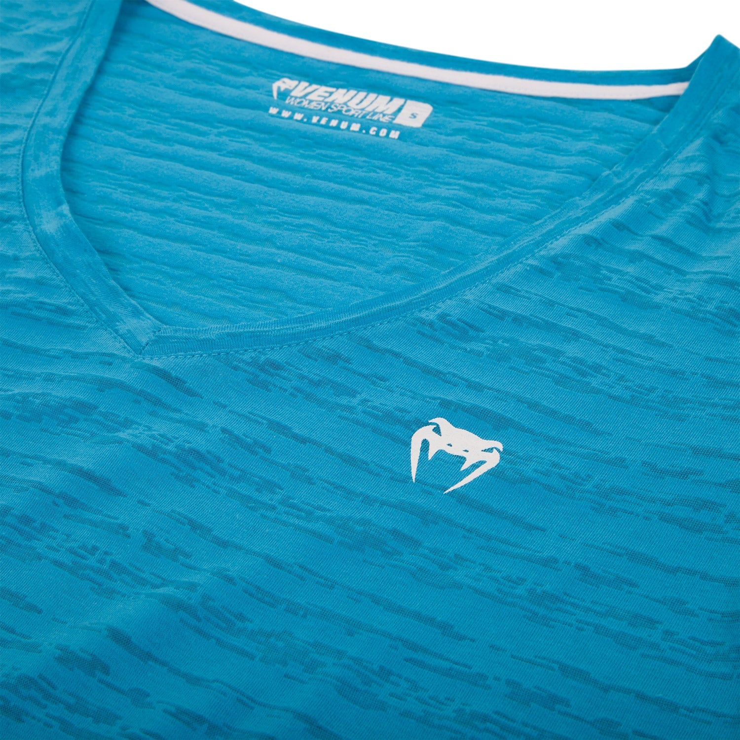 venum-essential-t-shirt-v-ausschnitt-blau-damen image 4