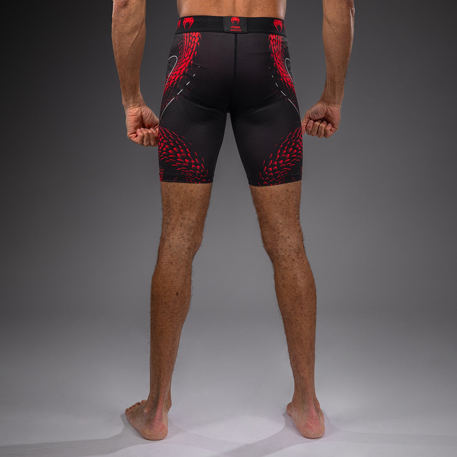 venum-matupa-kompressionsshort-schwarz-rot-silber image 4
