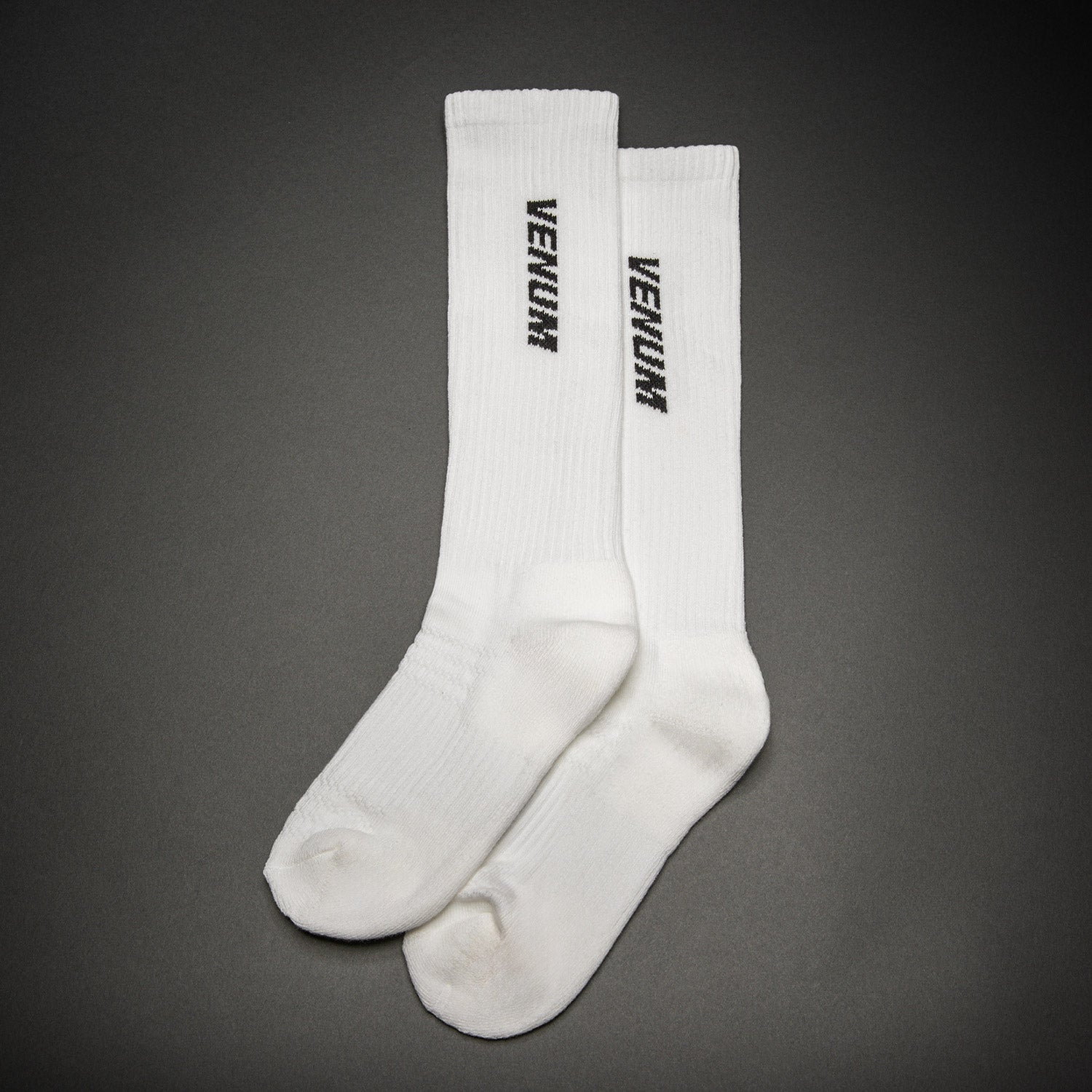 venum-essential-over-the-calf-socken-wei-schwarz image 1