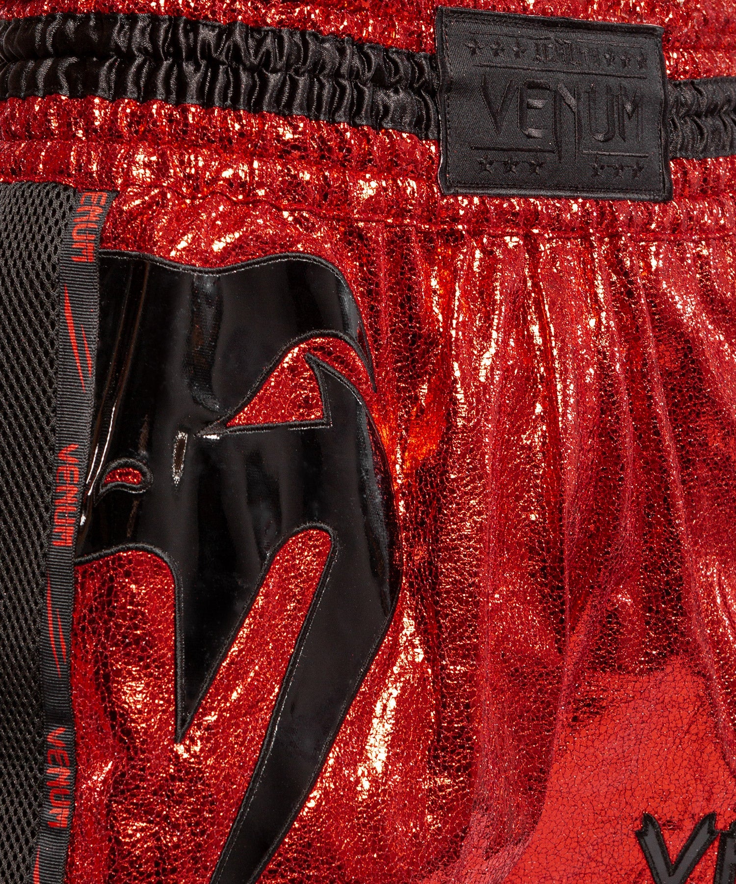 venum-giant-foil-muay-thai-shorts-rot-schwarz image 3