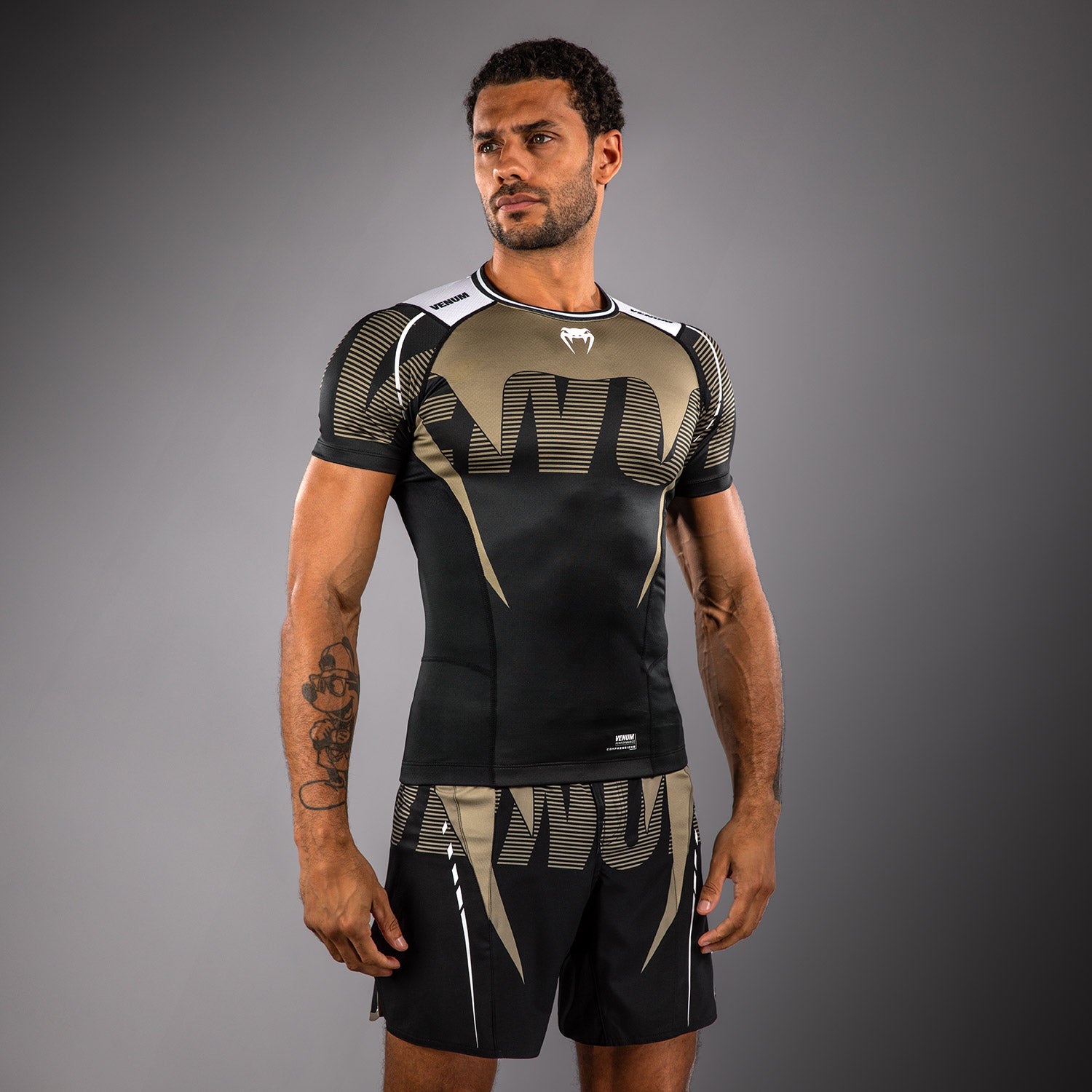 venum-adrenaline-kurzarm-rashguard-herren-schwarz-sand image 2