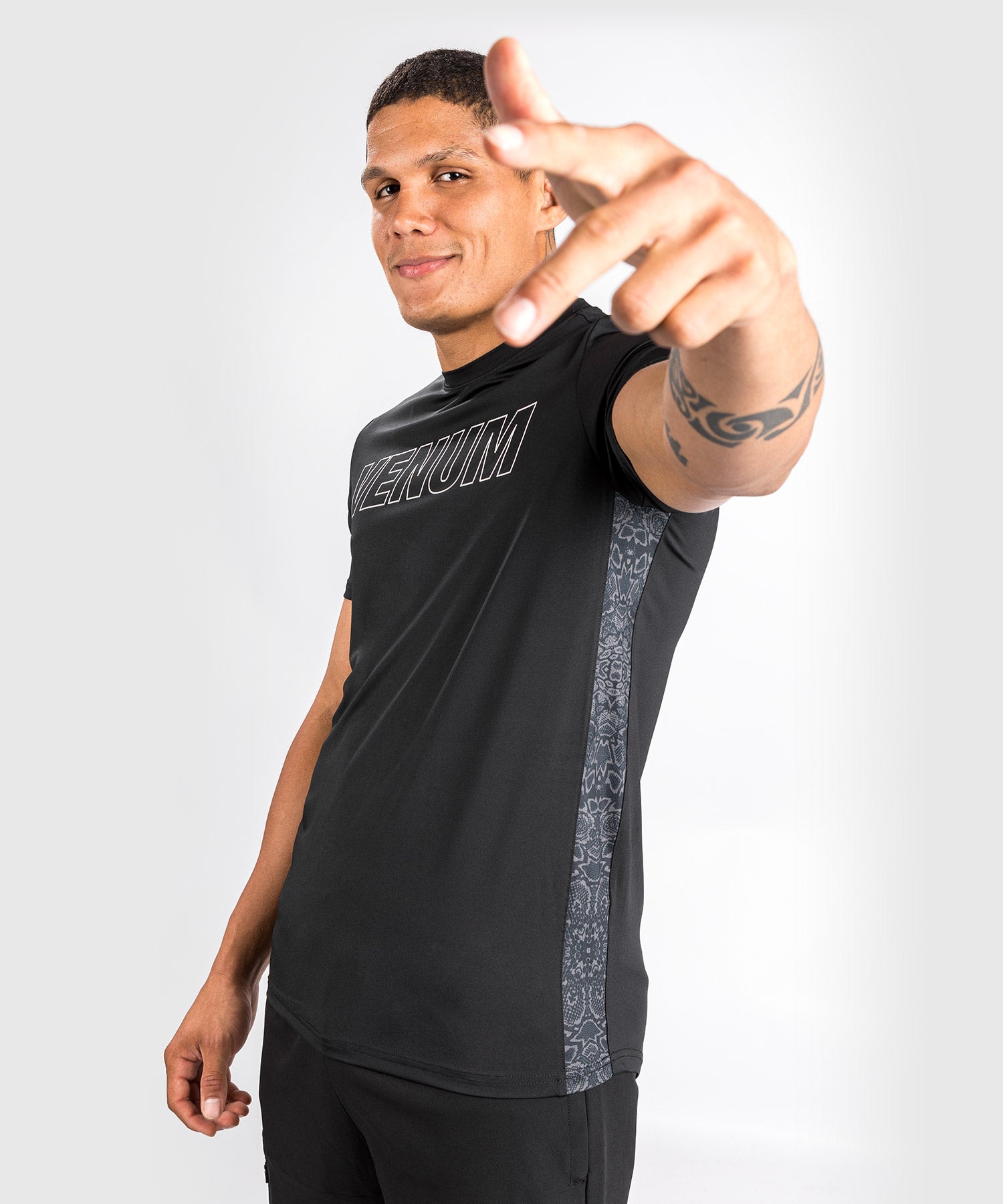 venum-classic-evo-dry-tech-t-shirt-schwarz-weiss image 2