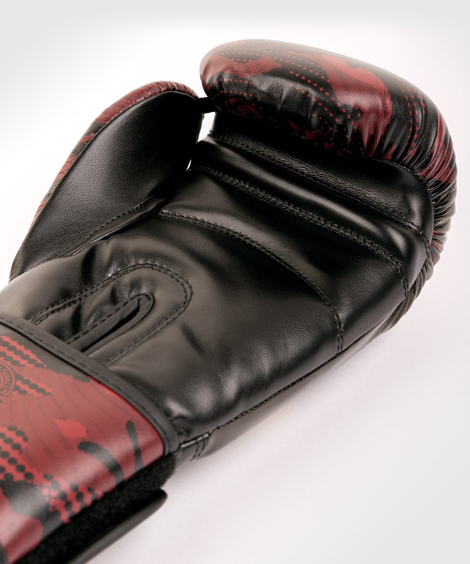 venum-contender-2-0-defender-boxhandschuhe-schwarz-rot image 4
