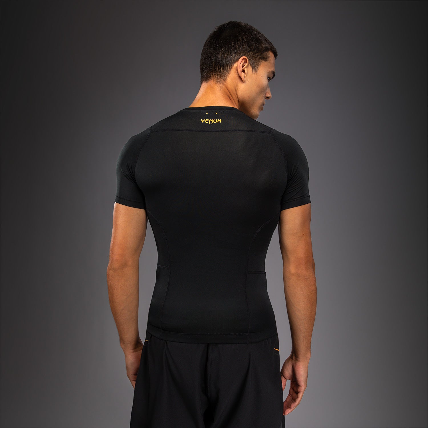 venum-g-core-kurzarm-rashguard-herren-schwarz-gold image 4