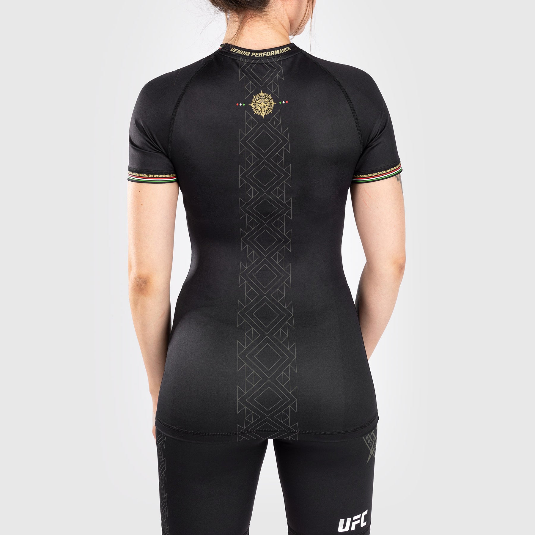 noche-ufc-by-venum-authentic-fight-night-damen-performance-kurzarm-rashguard-sch image 2