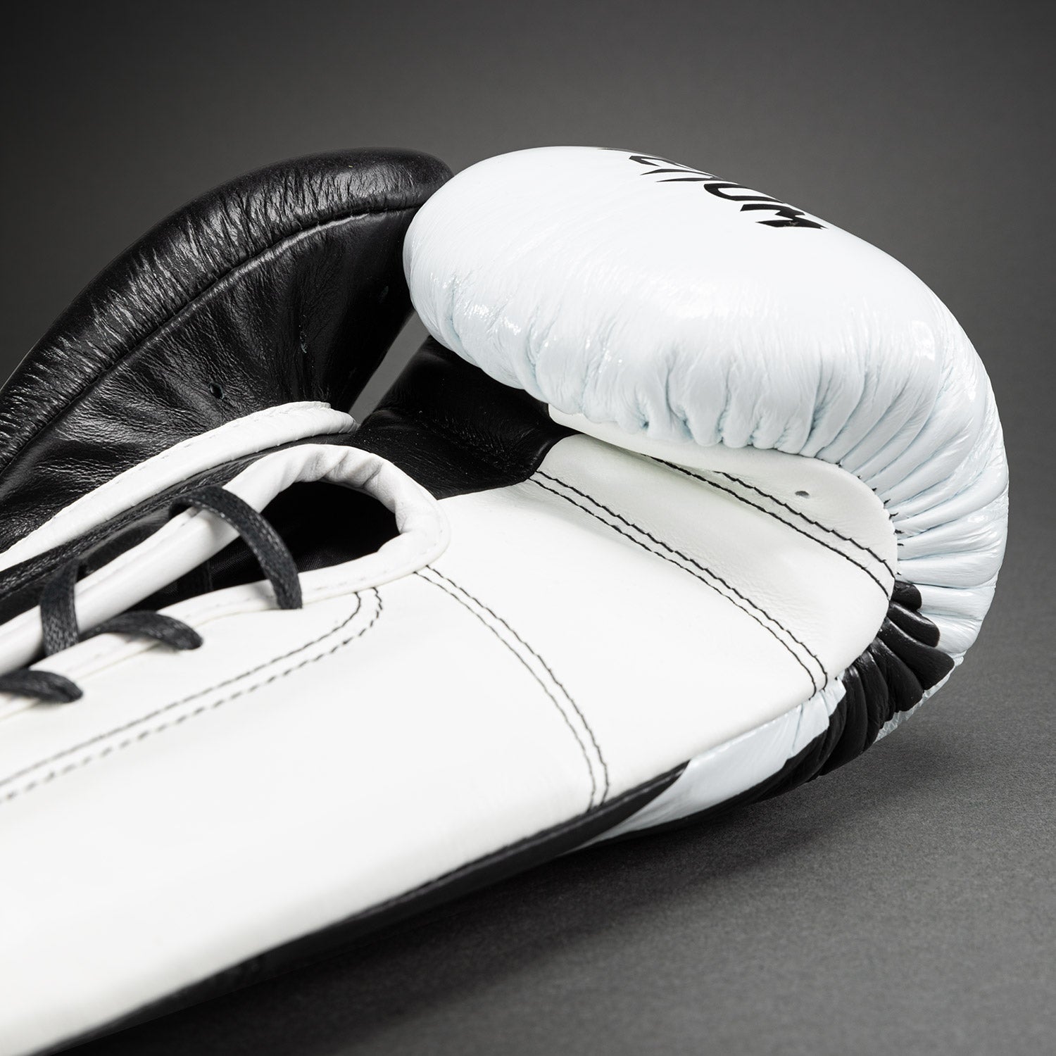venum-hammer-pro-boxhandschuhe-mit-schn-rung-schwarz-wei image 5